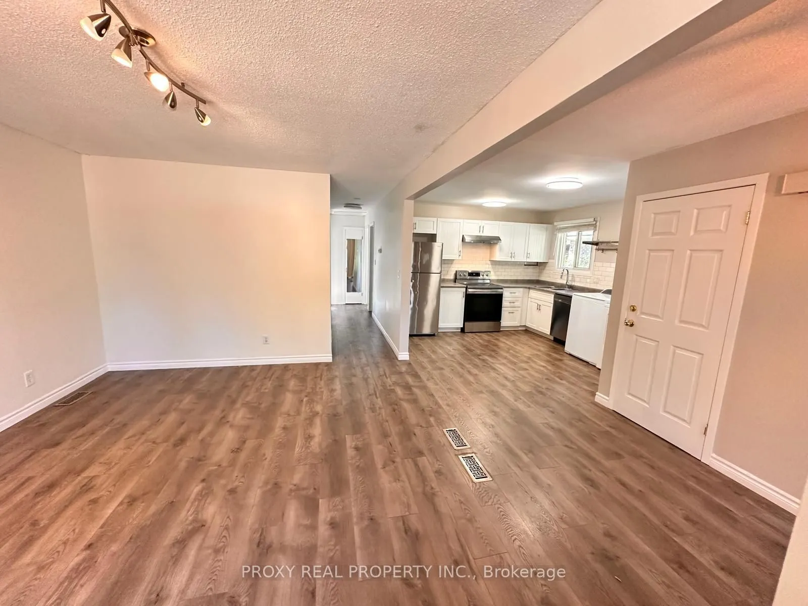 5698 Heritage Drive