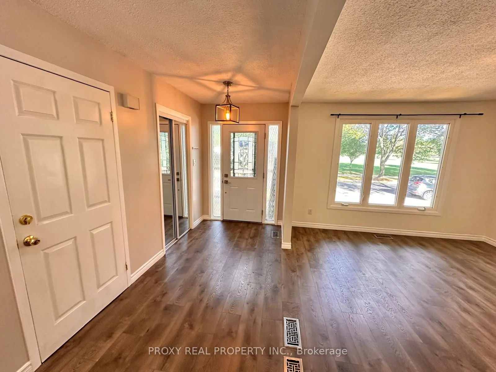 5698 Heritage Drive