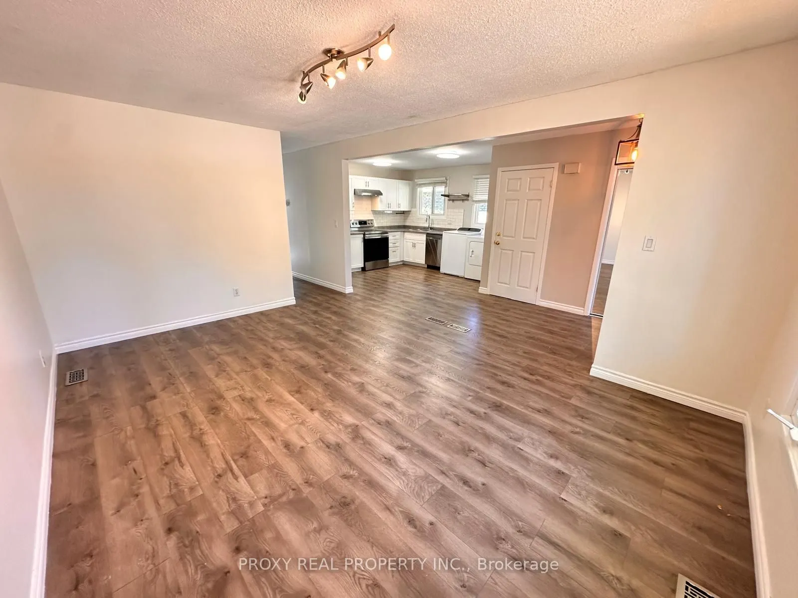 5698 Heritage Drive