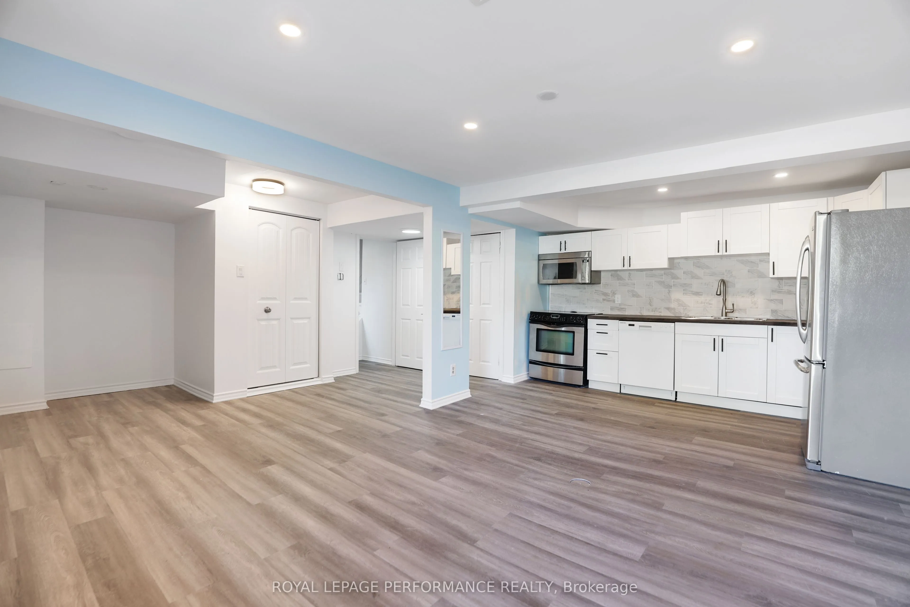 142 Meadowlands Drive W