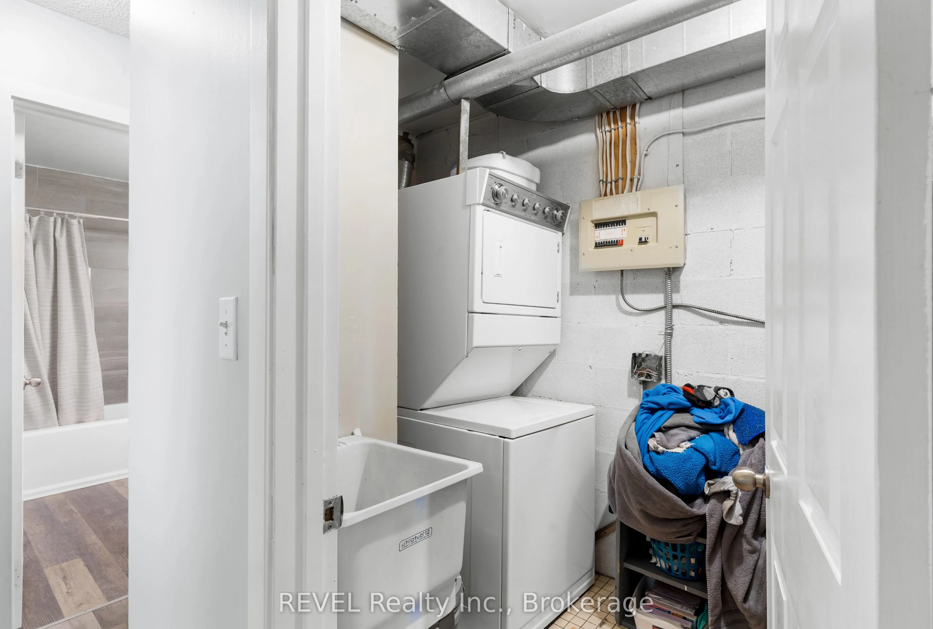 5222 Portage Road, #305