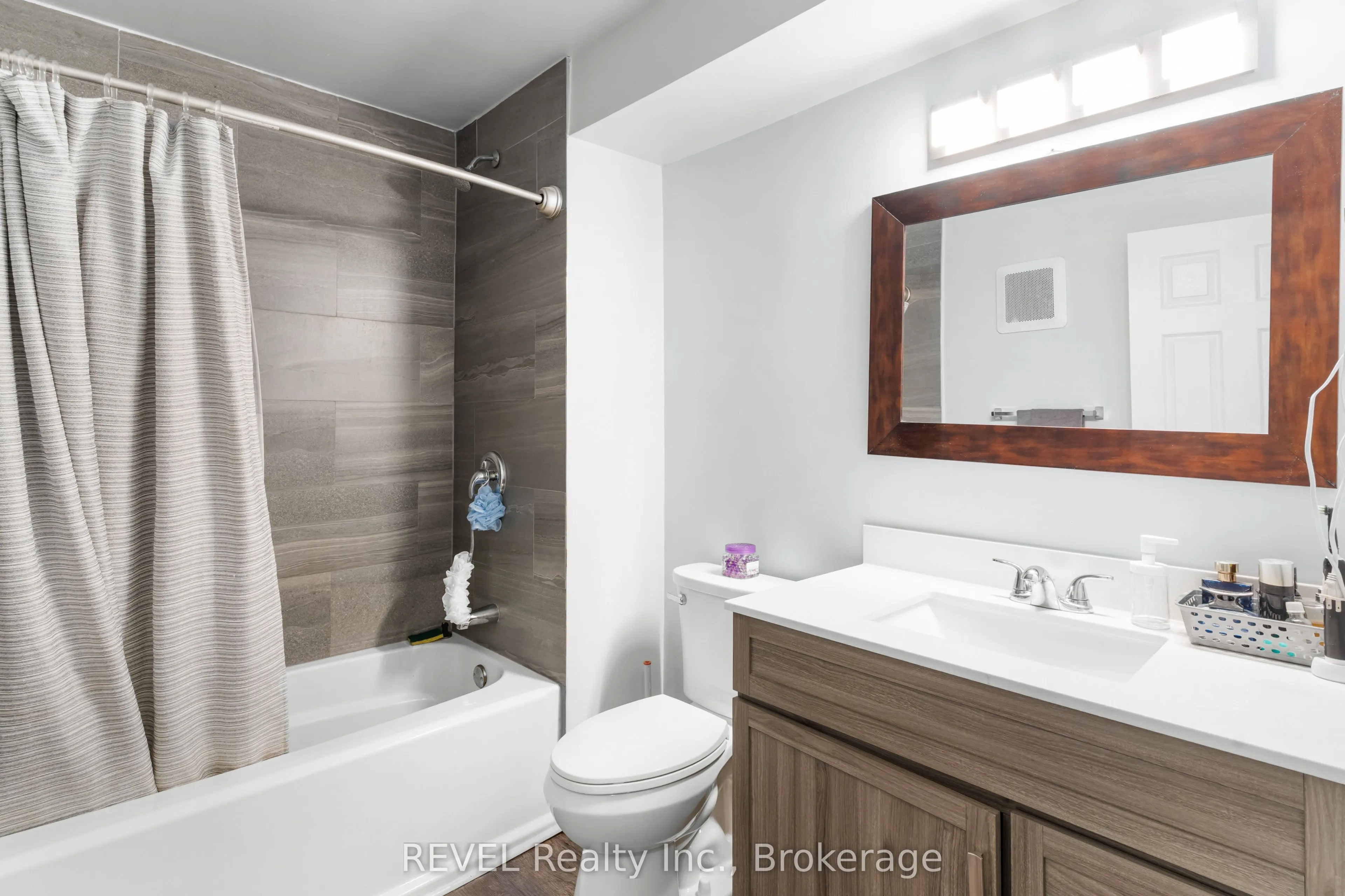 5222 Portage Road, #305