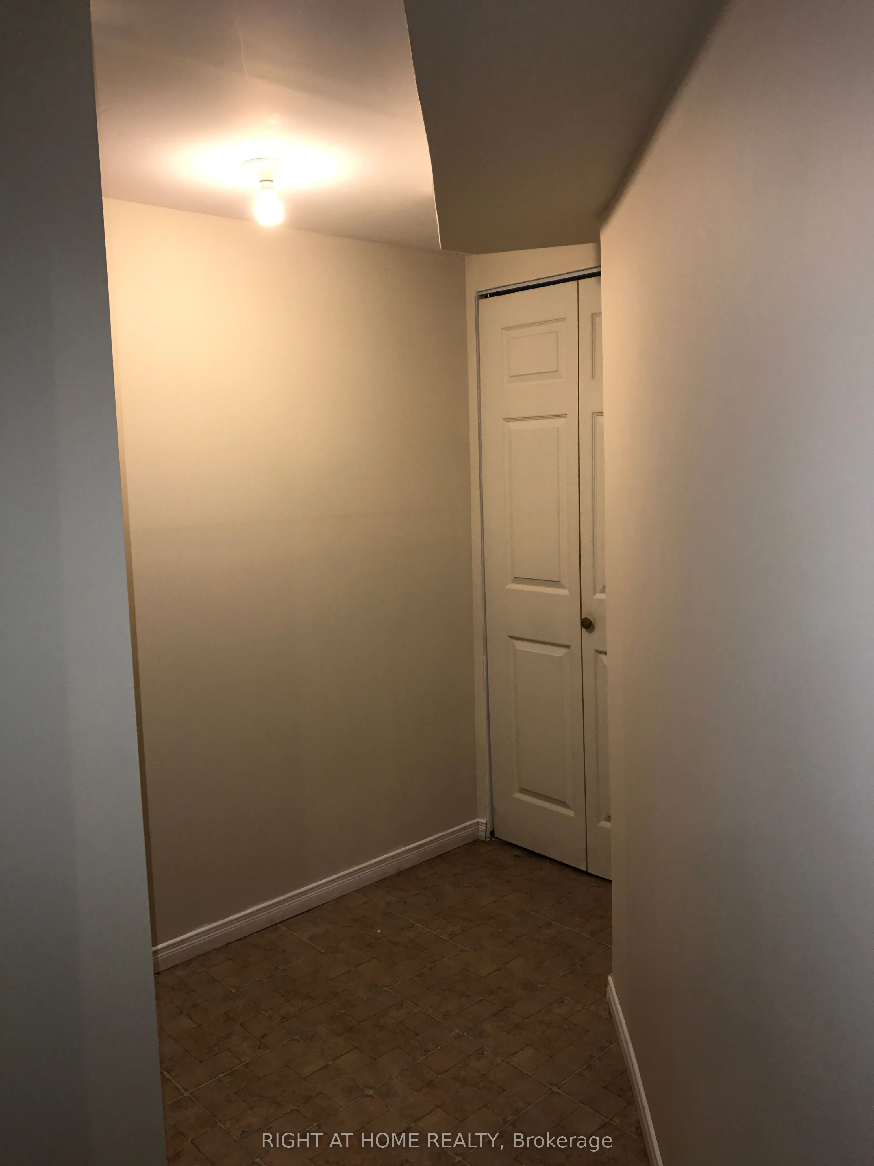 320 Ambleside Drive, #33