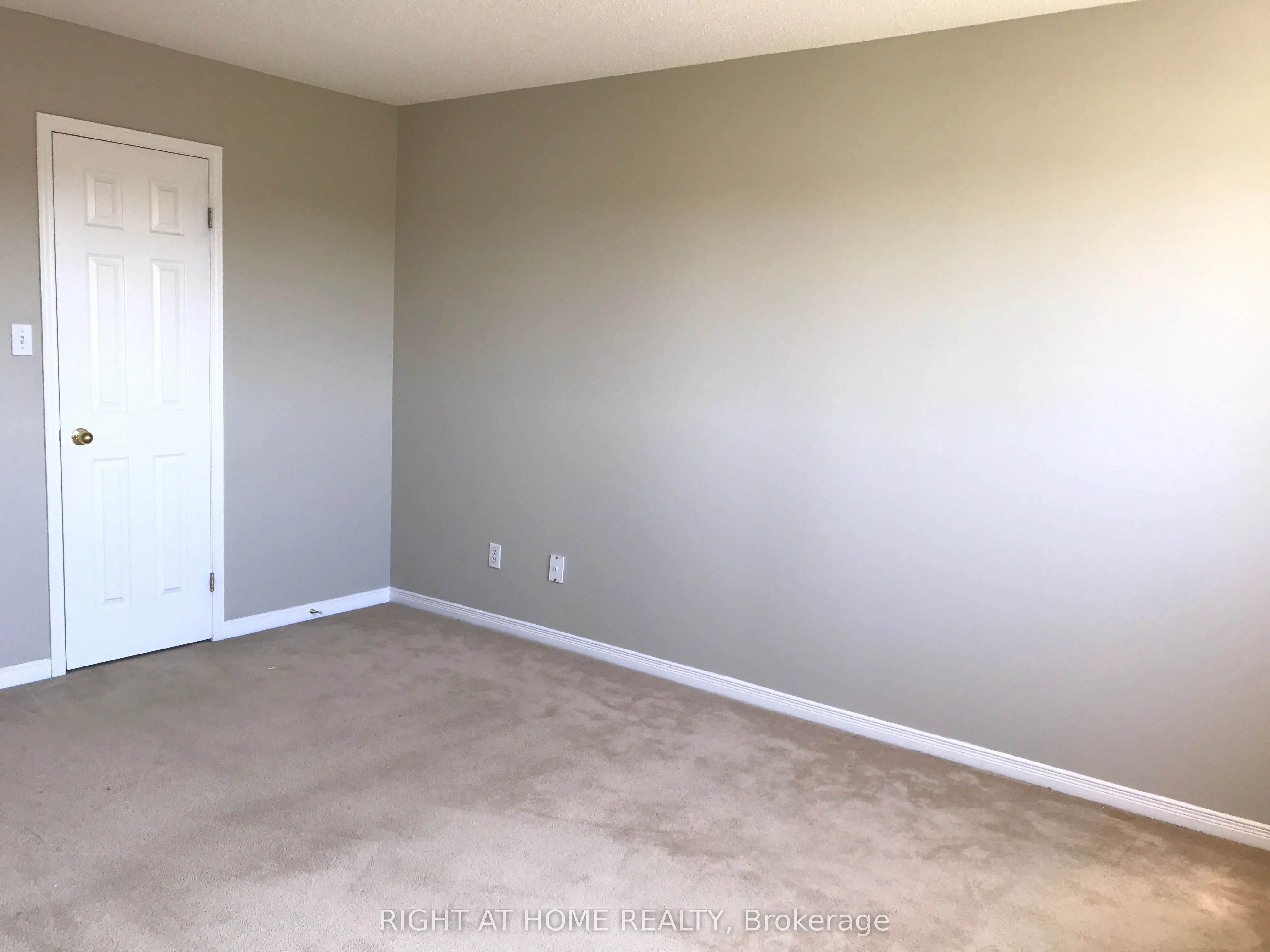 320 Ambleside Drive, #33