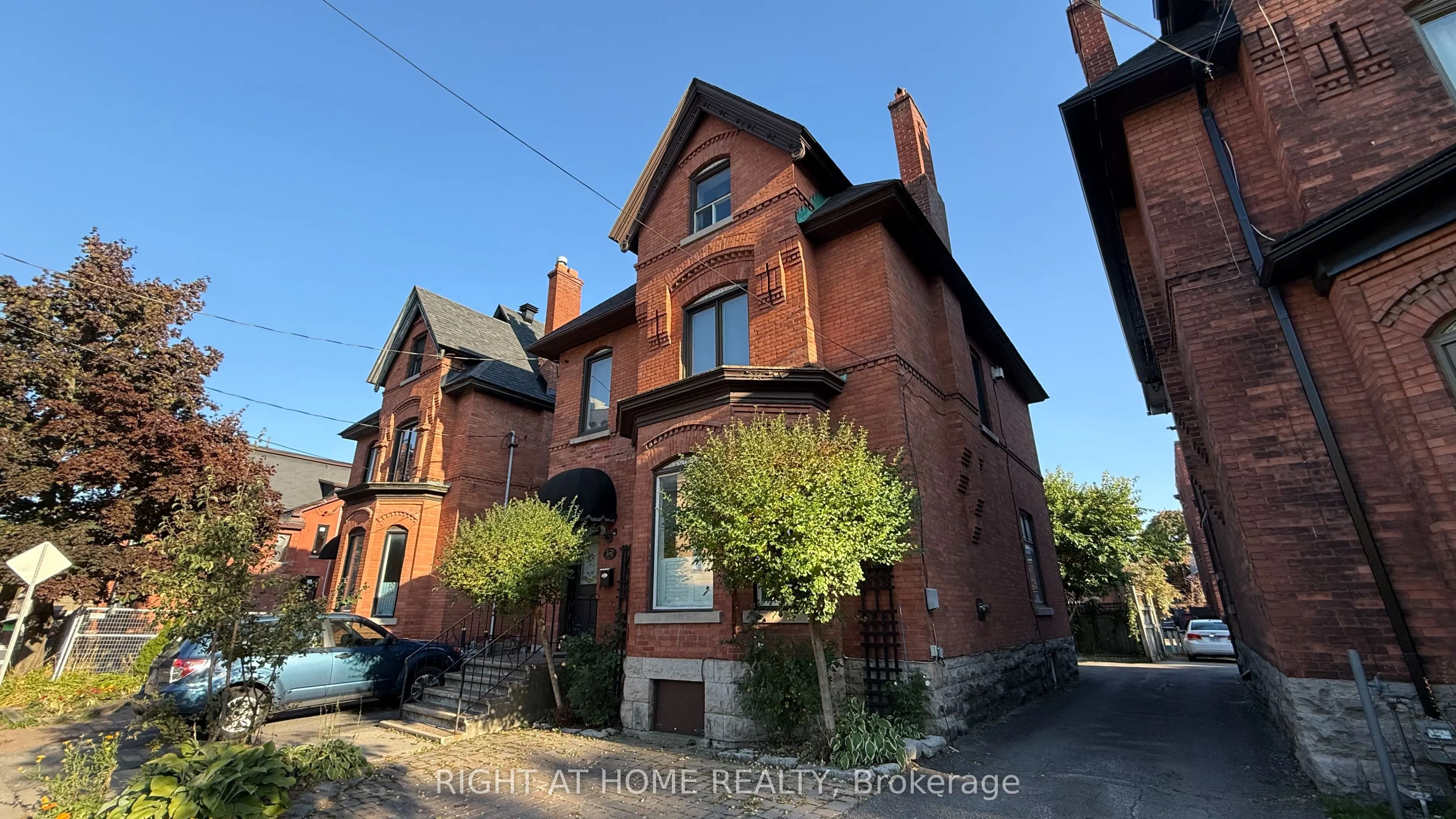 372 Lewis Street