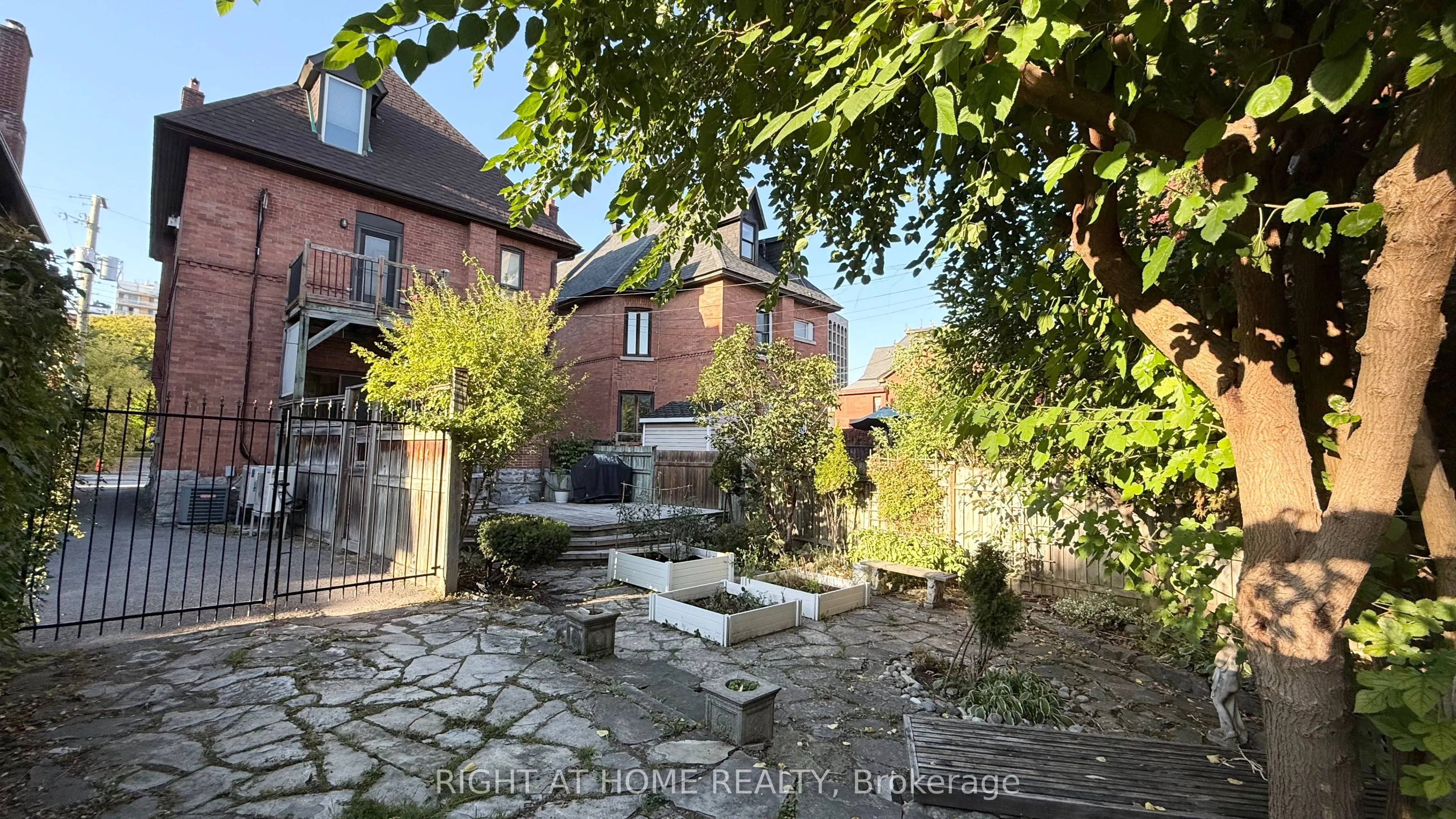 372 Lewis Street