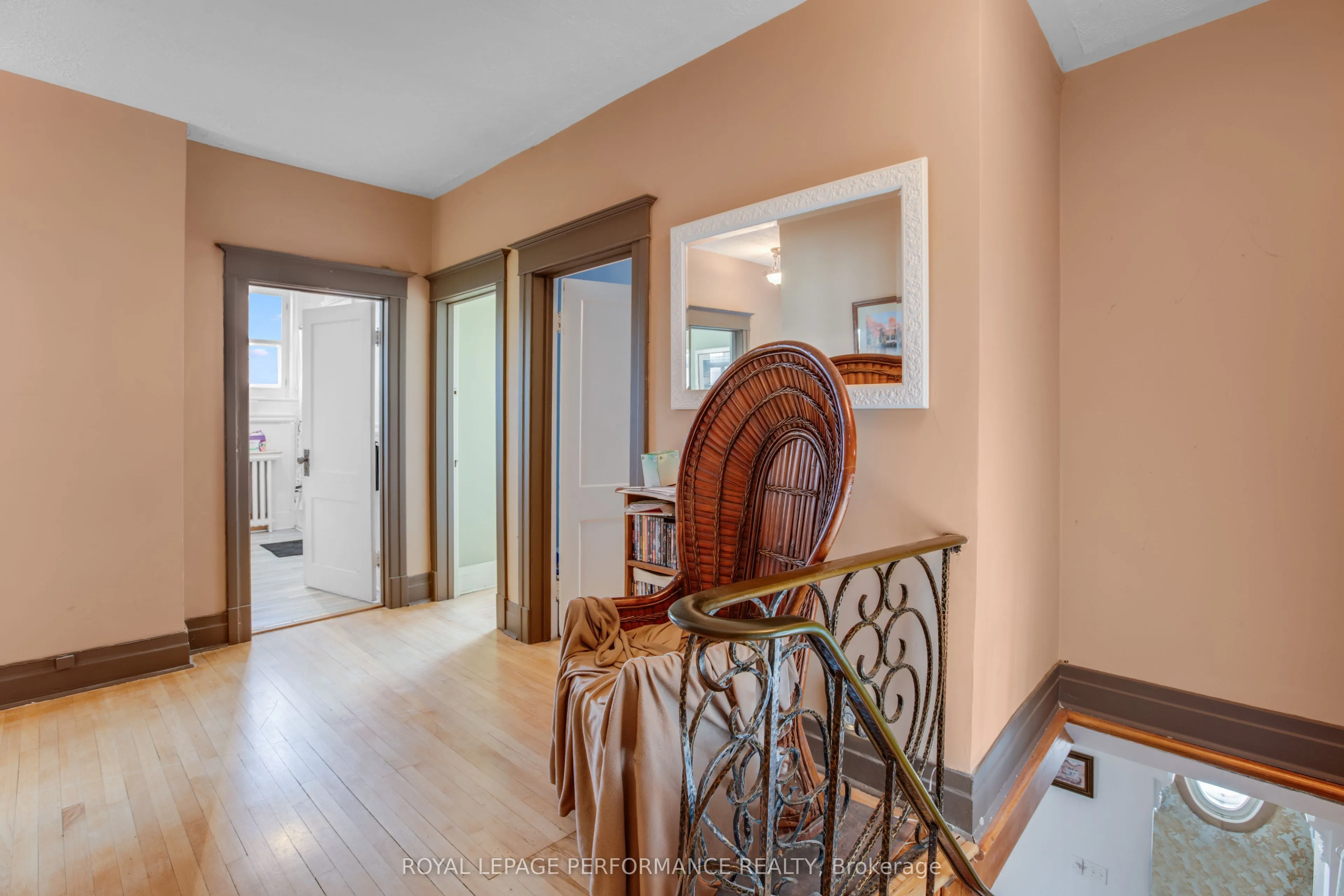 511 Main Street E