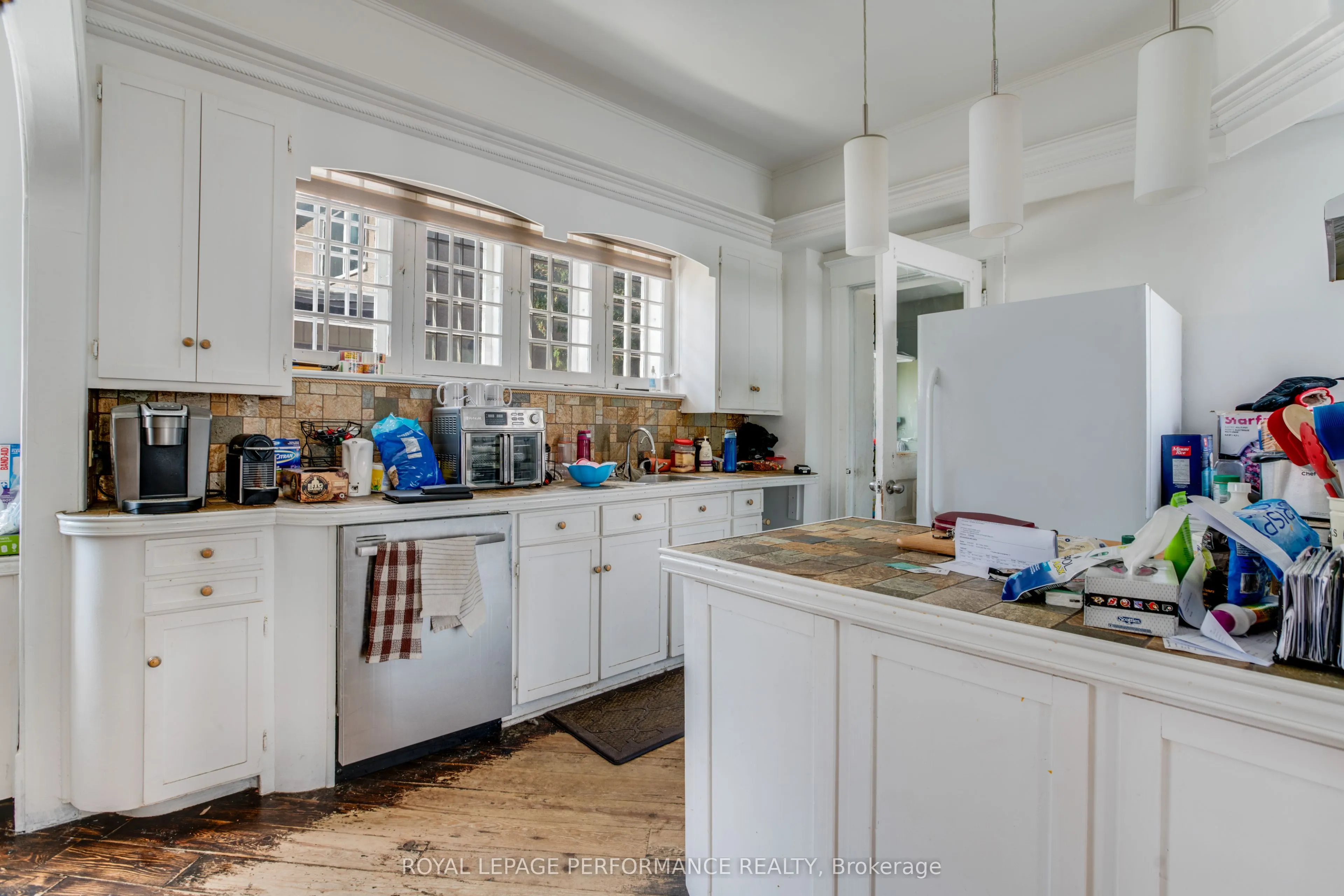 511 Main Street E