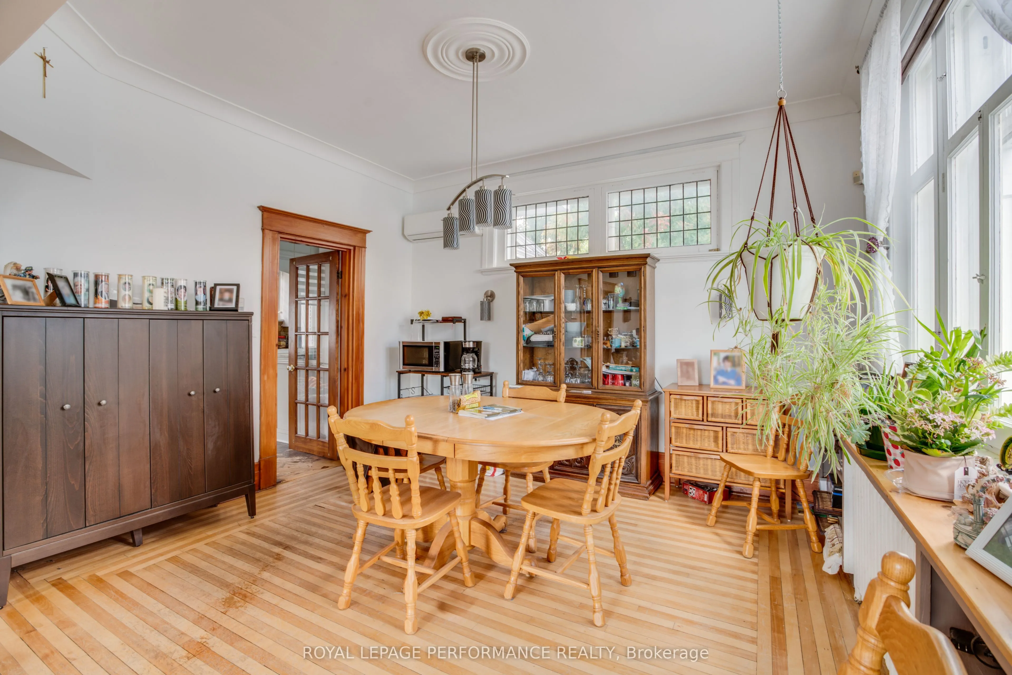 511 Main Street E