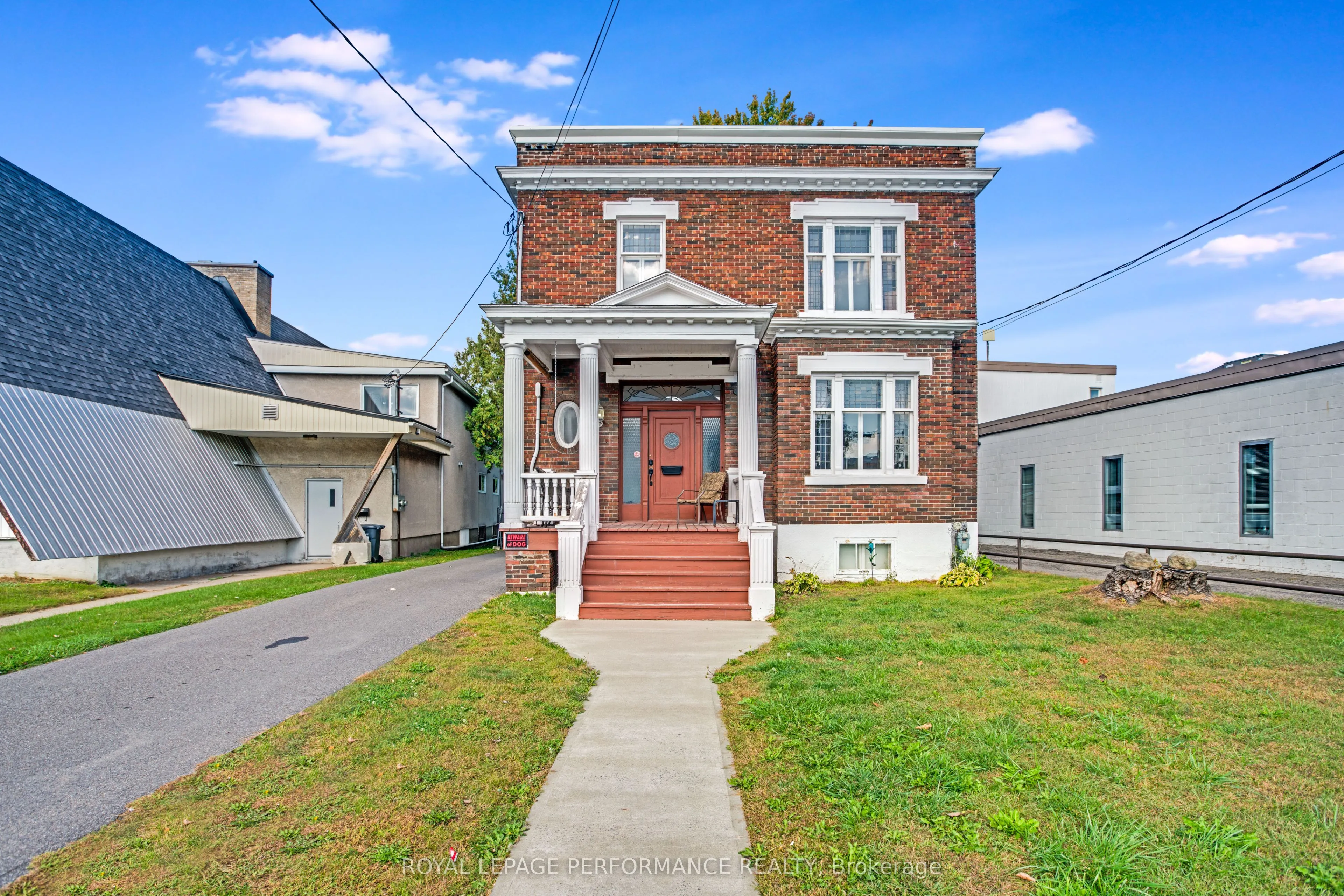 511 Main Street E