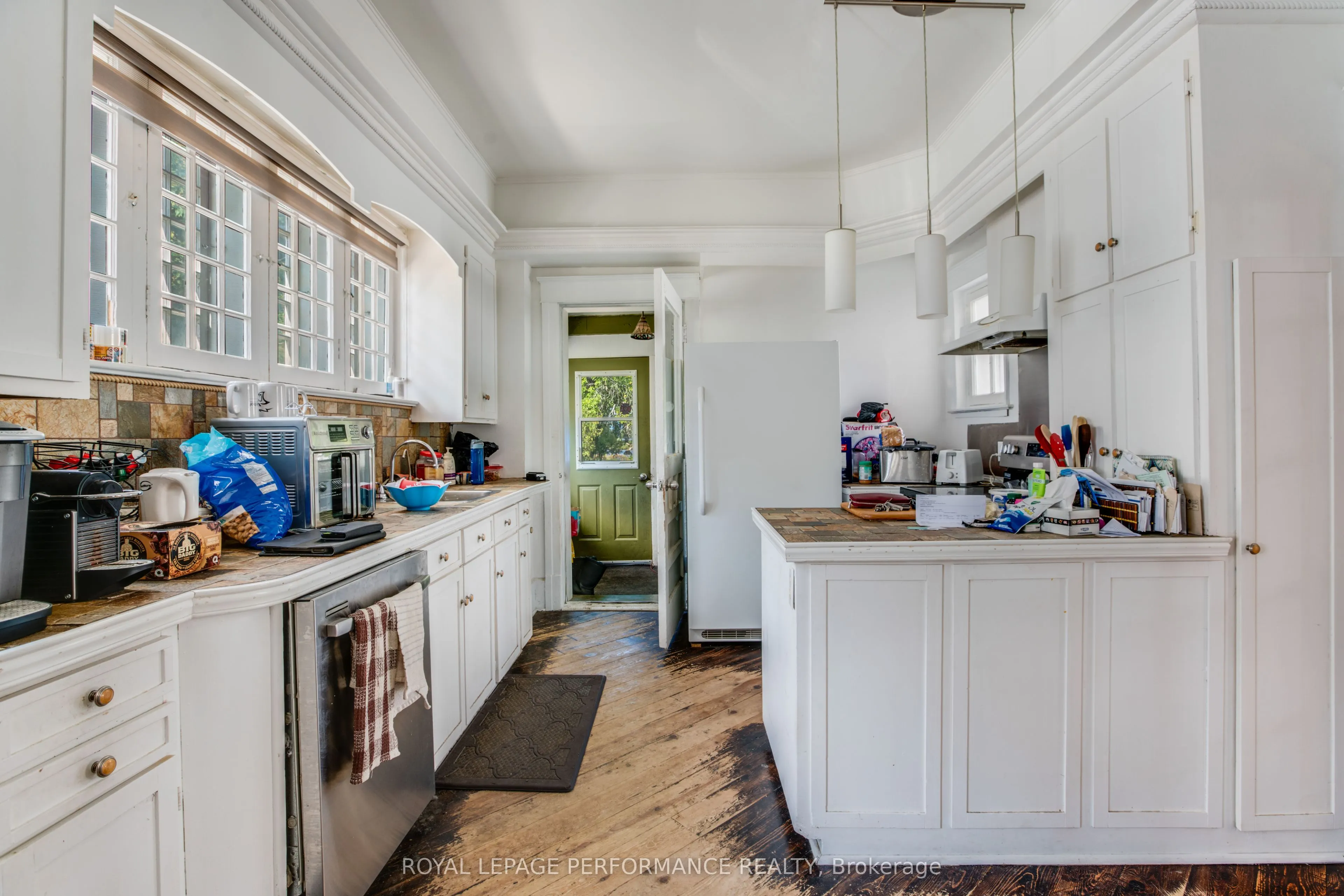 511 Main Street E