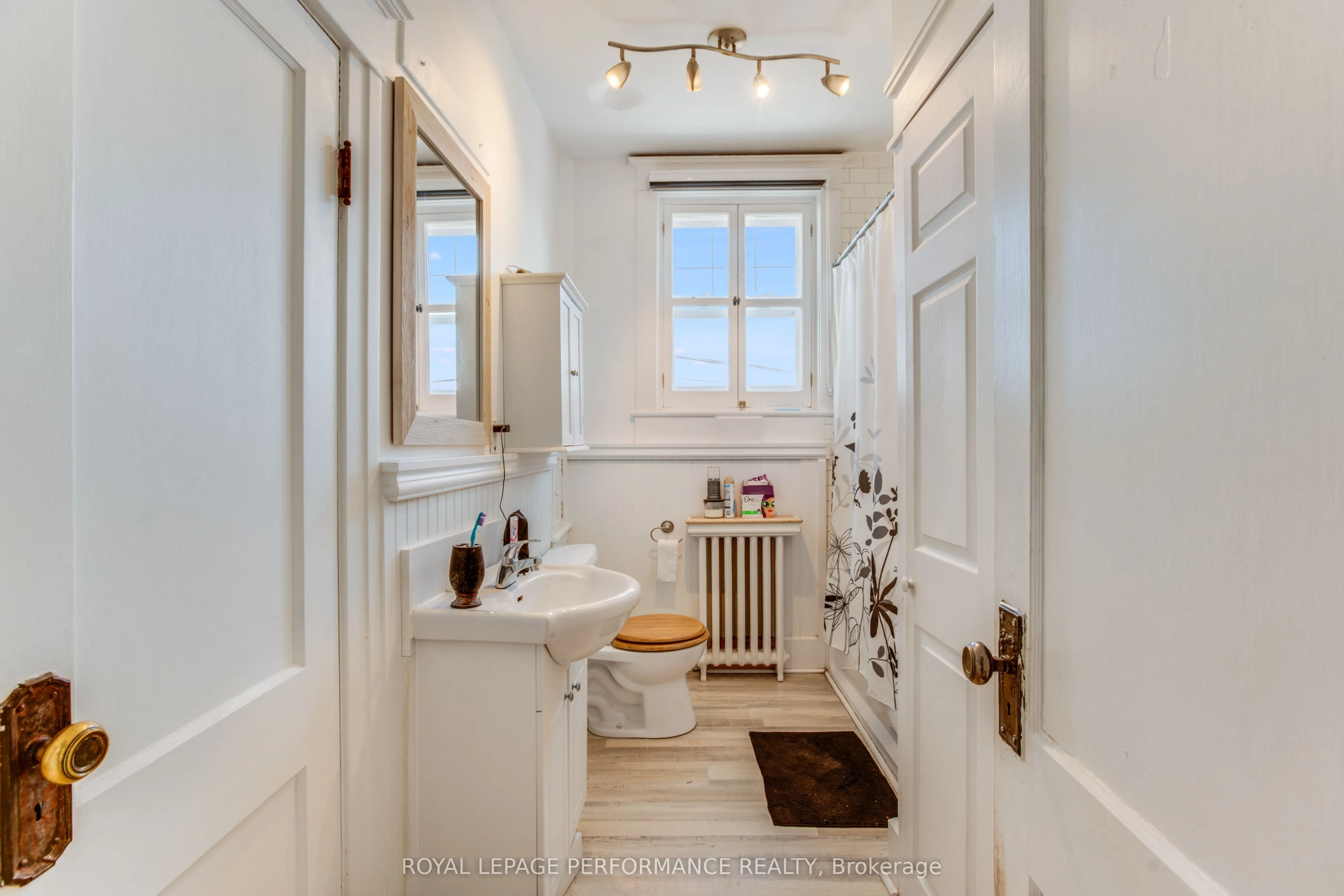 511 Main Street E