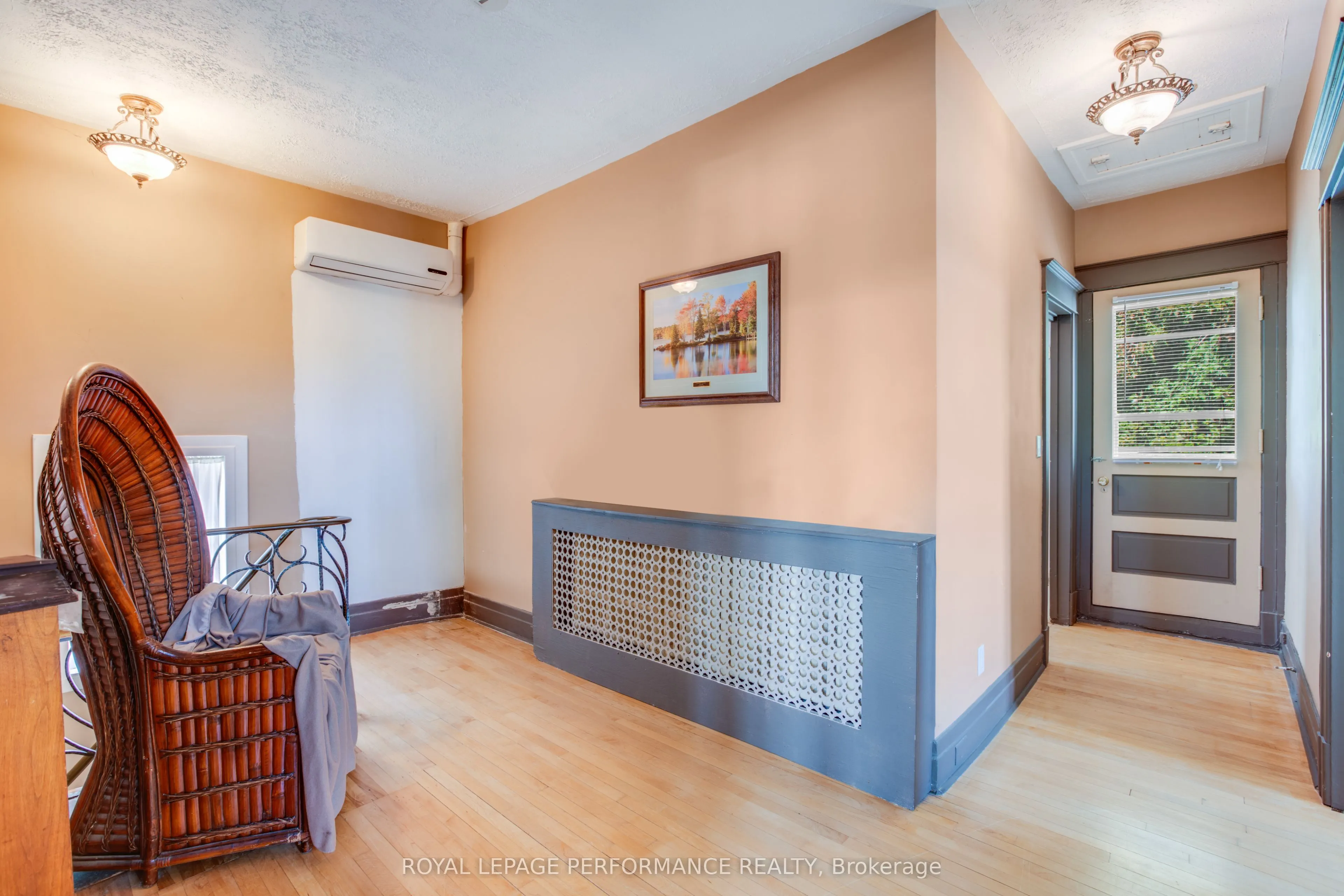 511 Main Street E