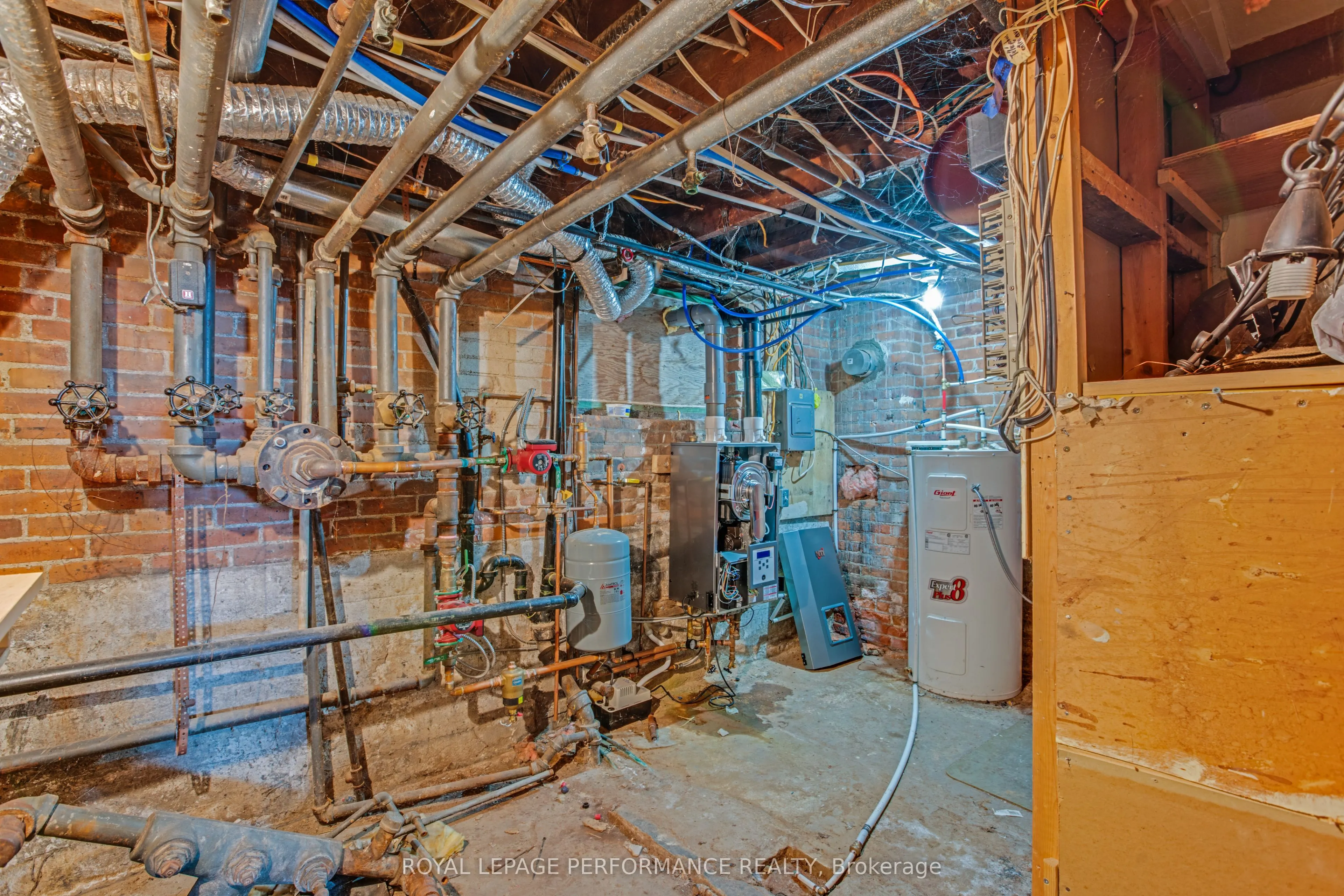 511 Main Street E