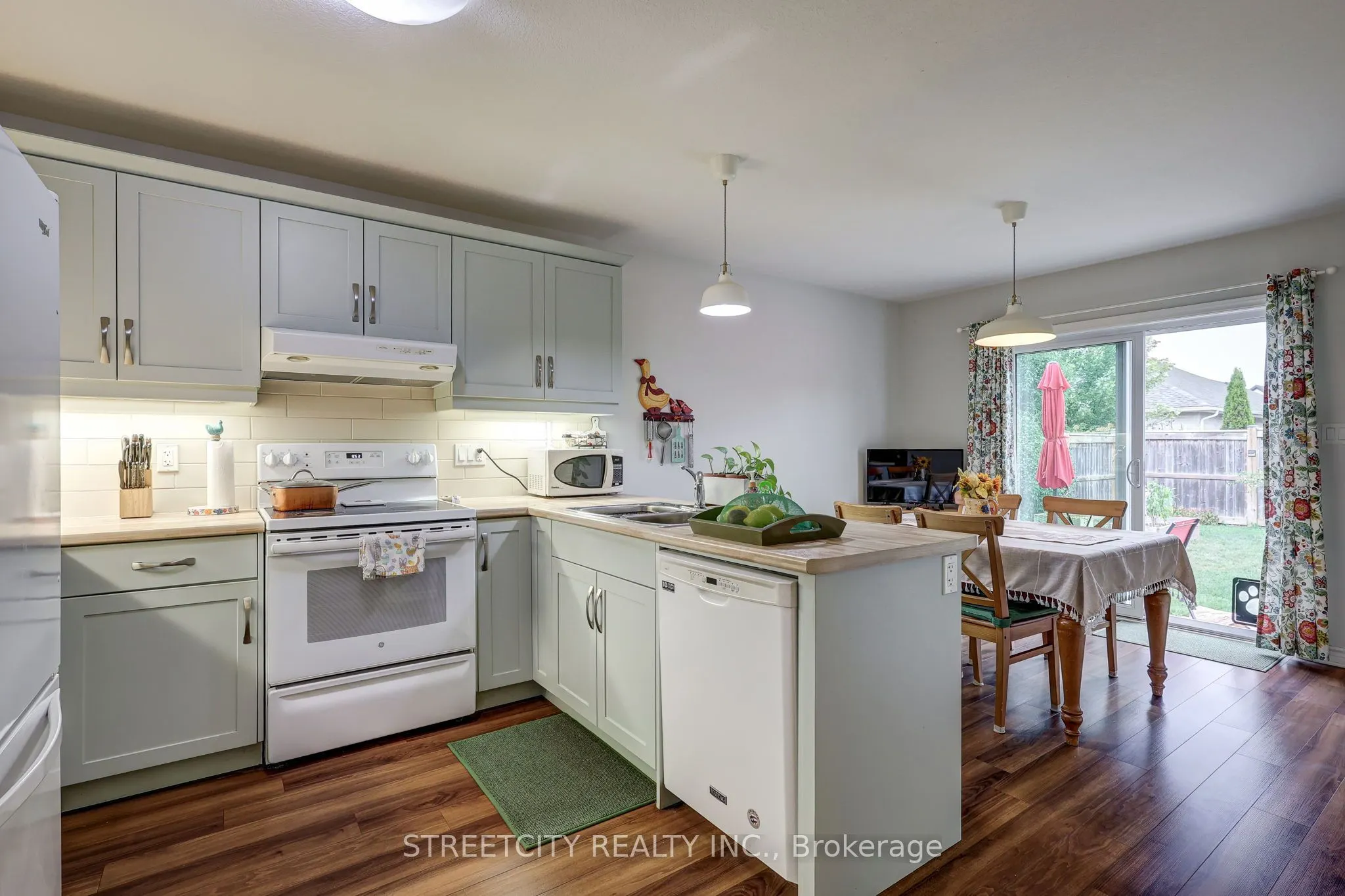 31 Acorn Trail