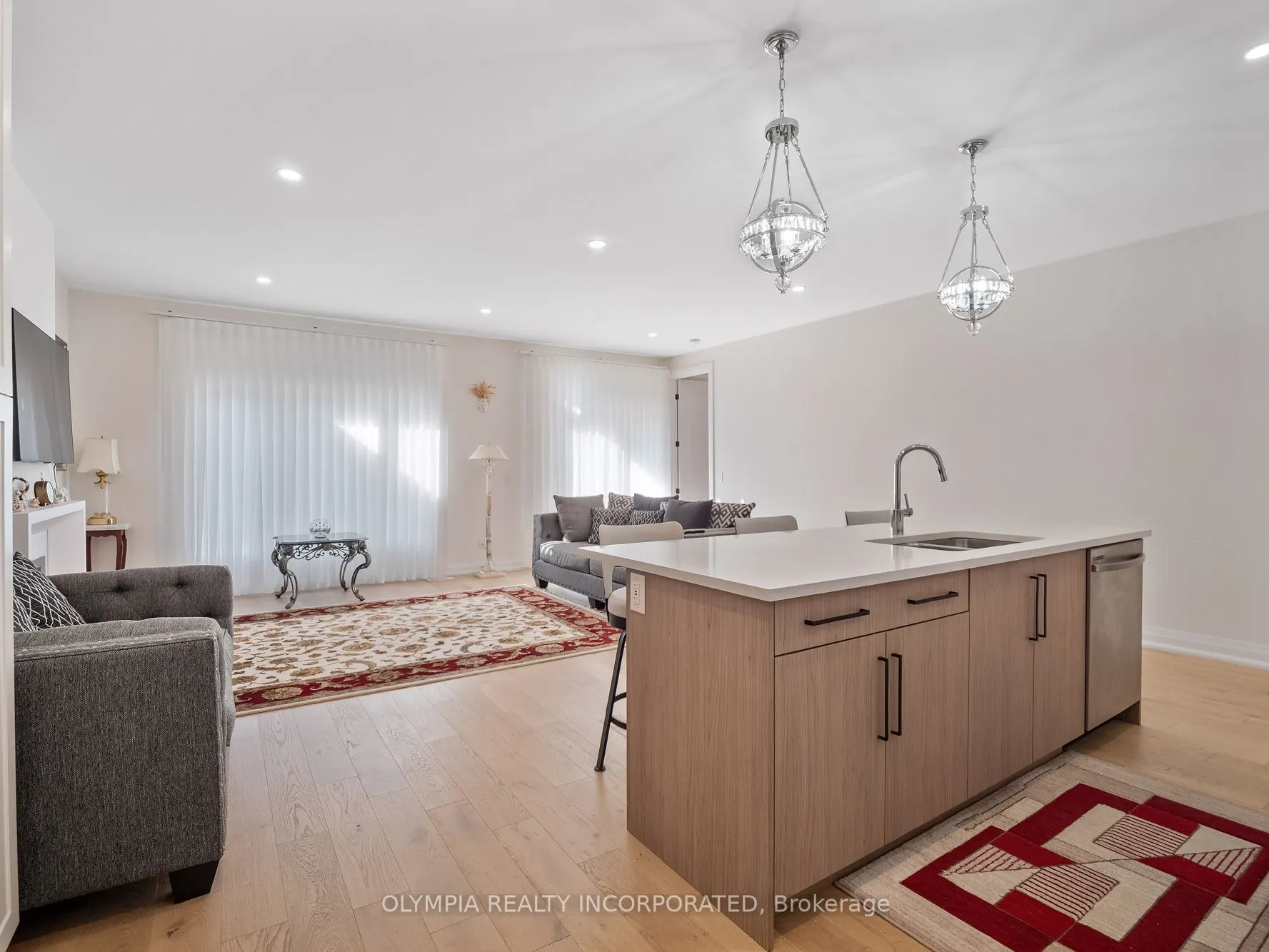 8974 Willoughby Drive, #19
