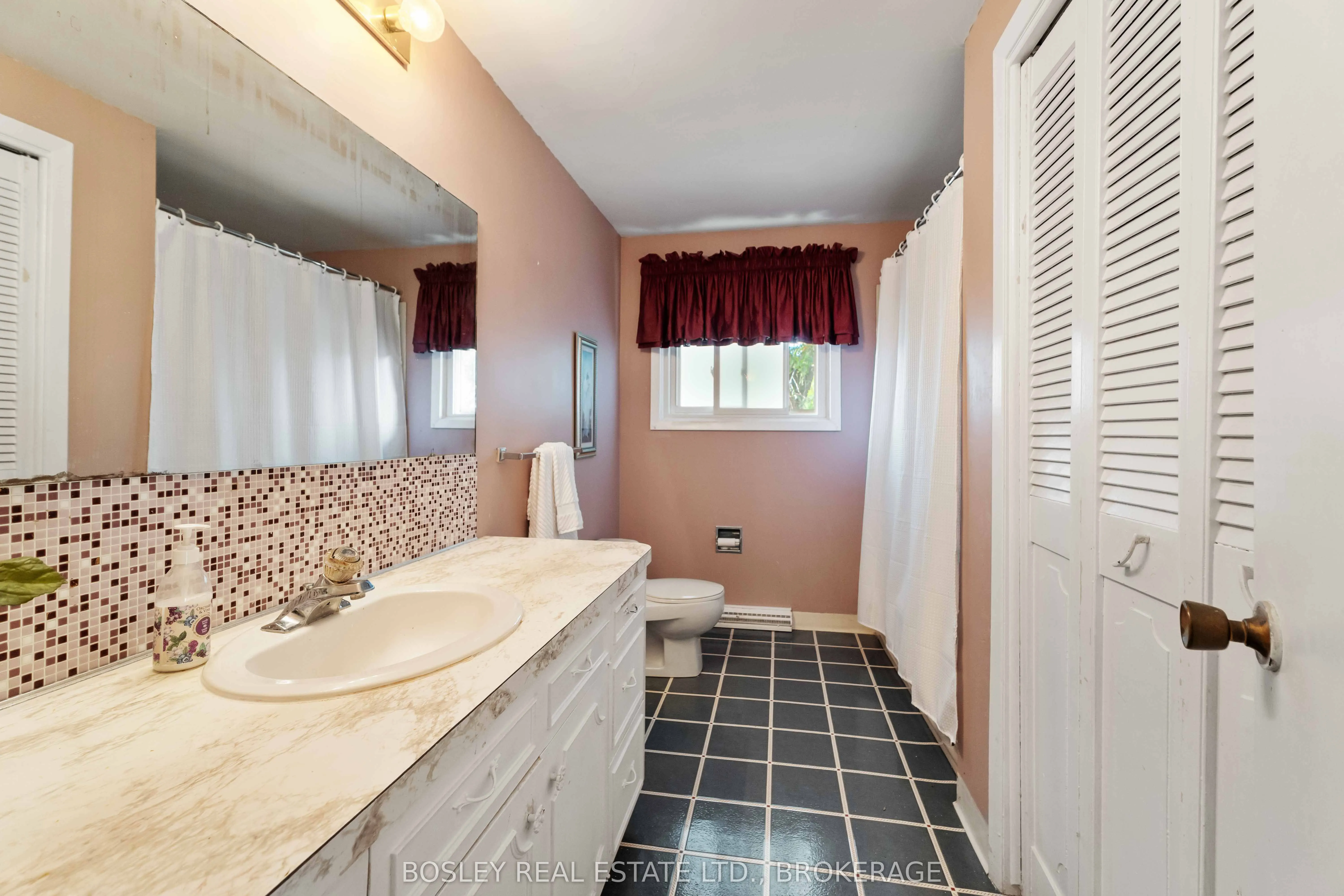27 Meadowlark Crescent