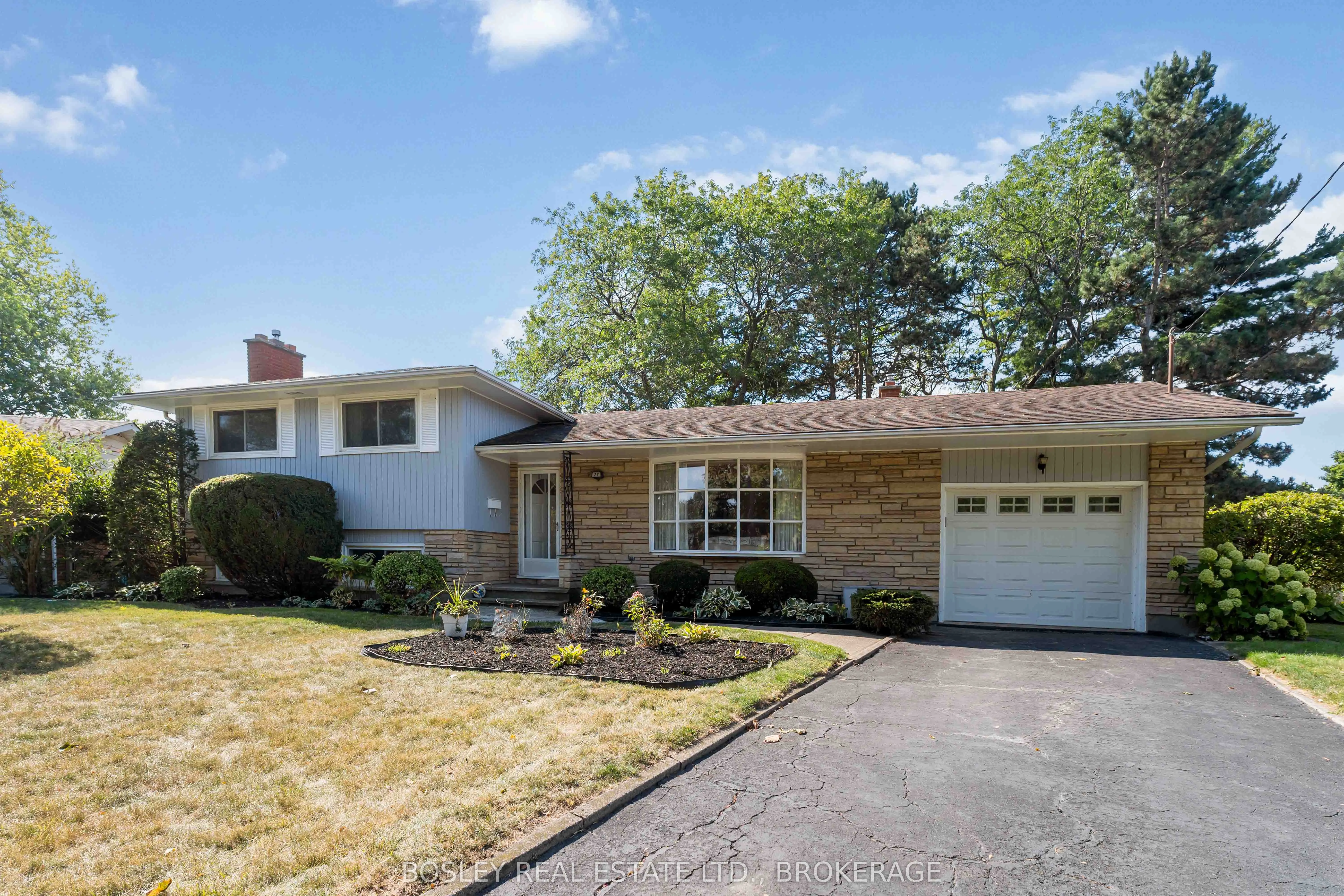 27 Meadowlark Crescent