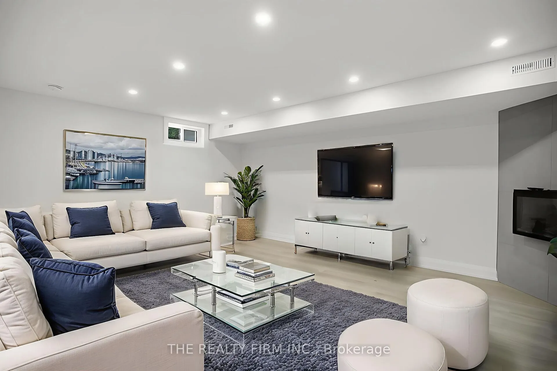 270 Highview Crescent