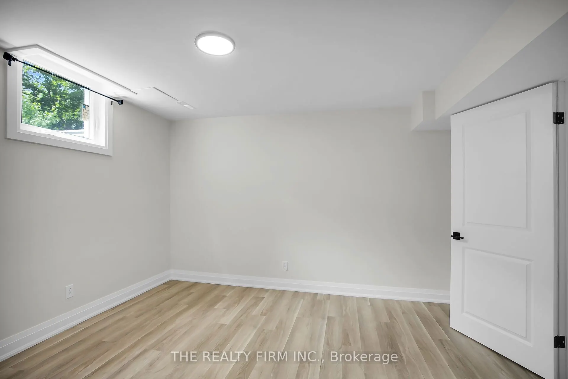 270 Highview Crescent