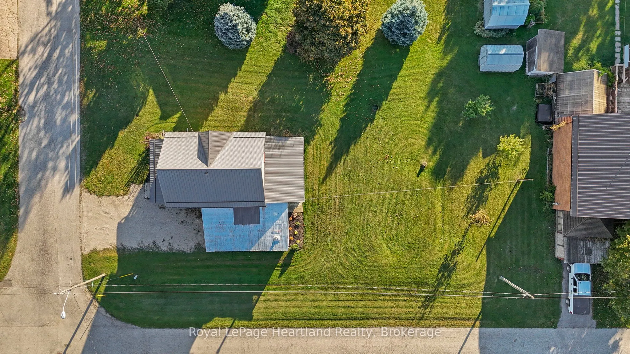 15 QUEEN Street E