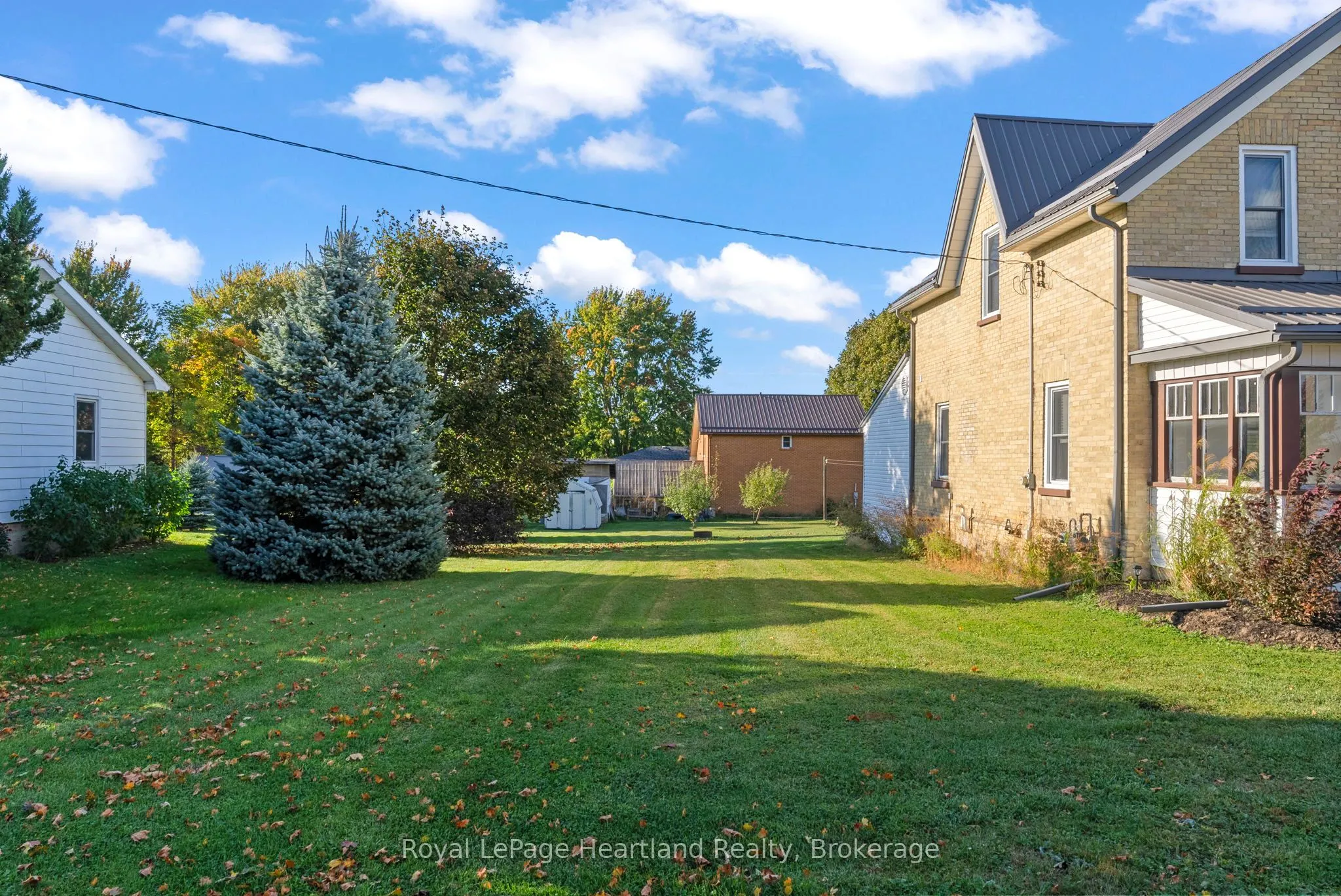 15 QUEEN Street E