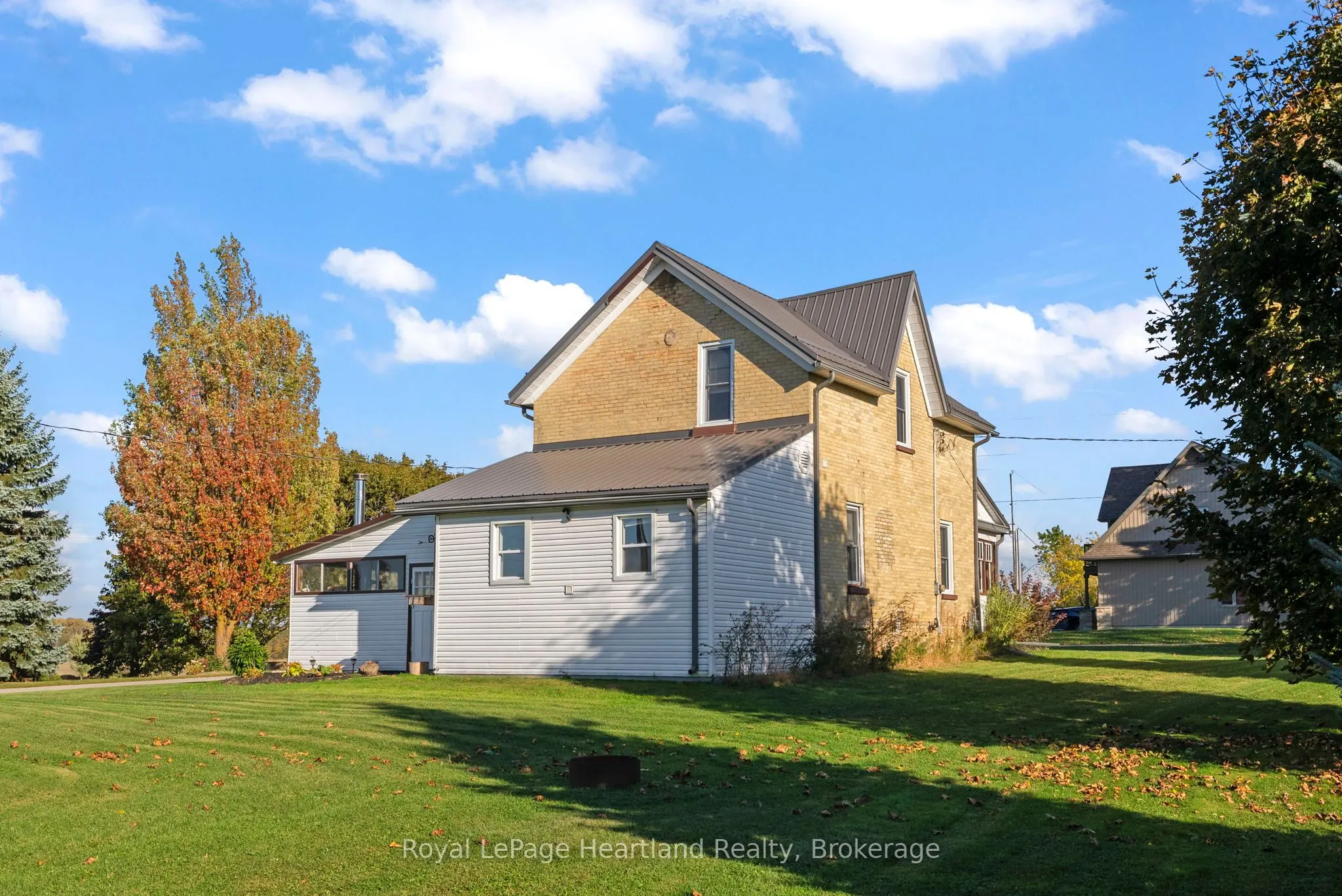 15 QUEEN Street E