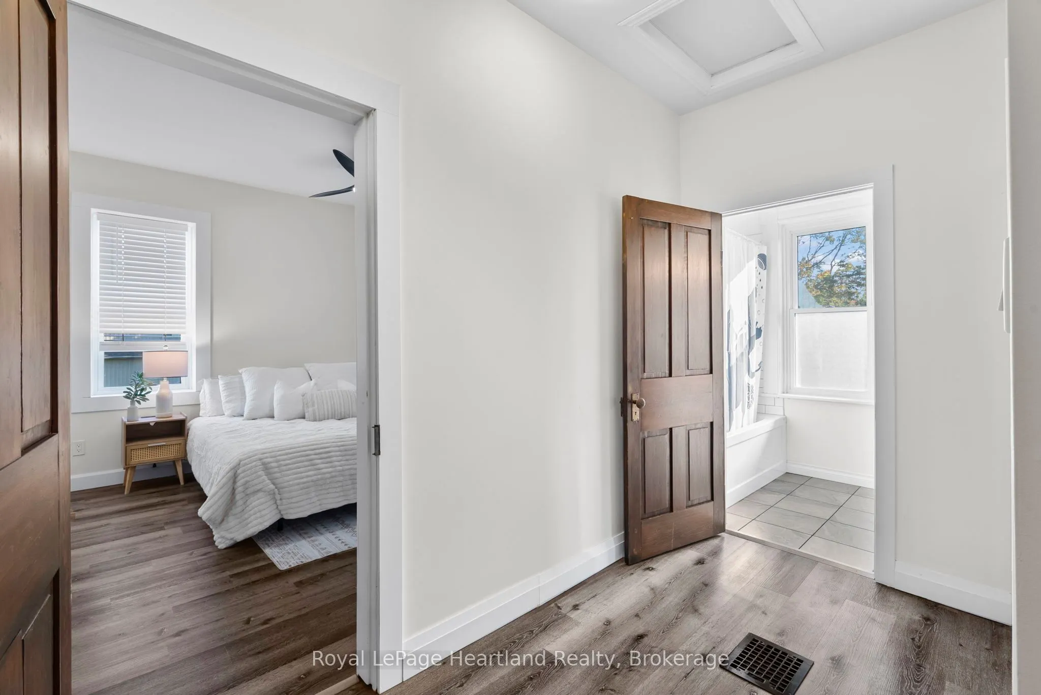 15 QUEEN Street E