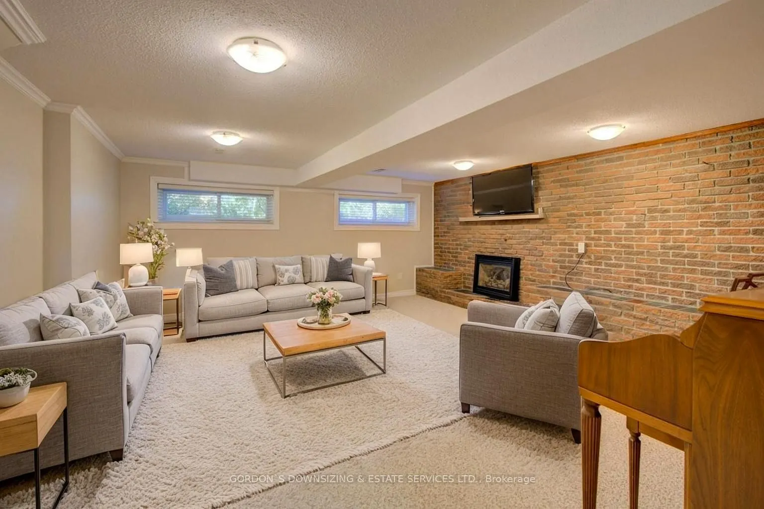 261 Colonial Road
