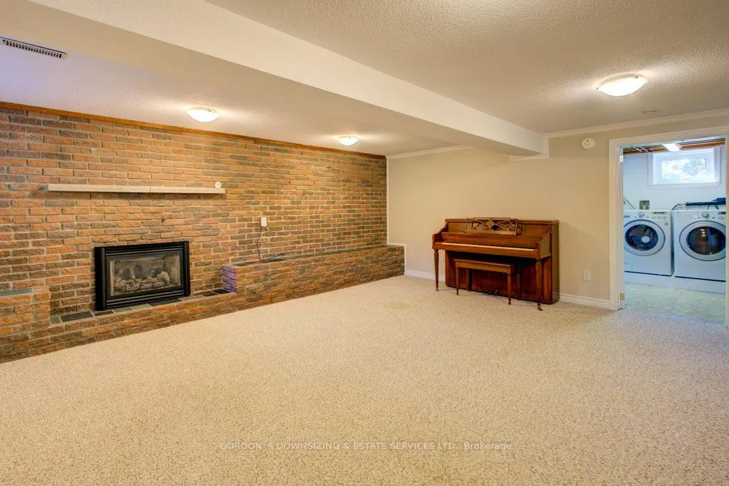 261 Colonial Road