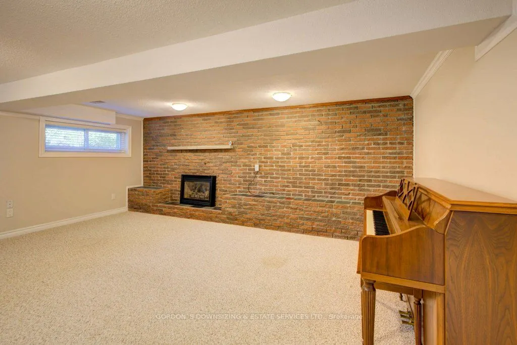 261 Colonial Road