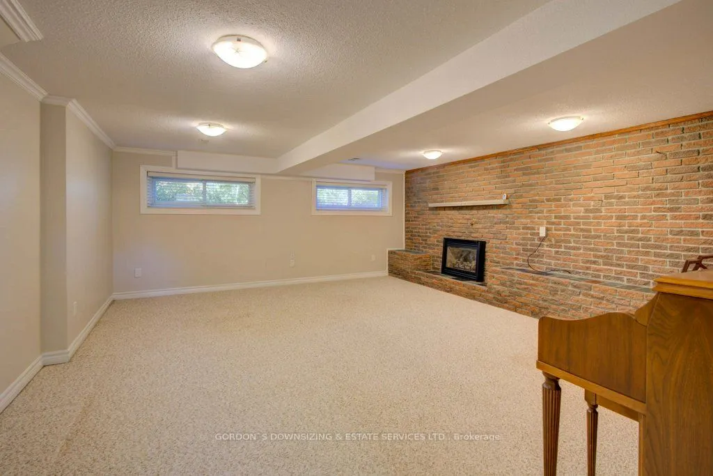 261 Colonial Road