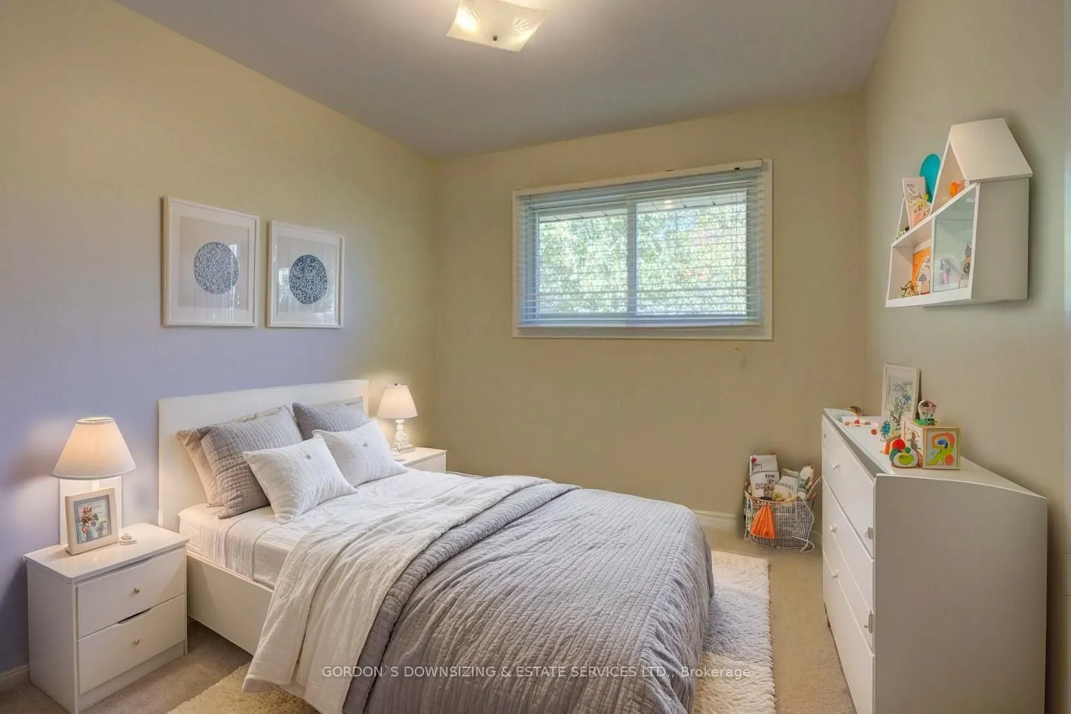 261 Colonial Road