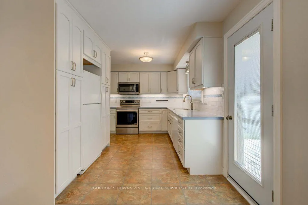 261 Colonial Road