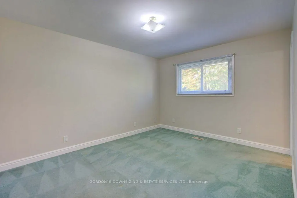 261 Colonial Road