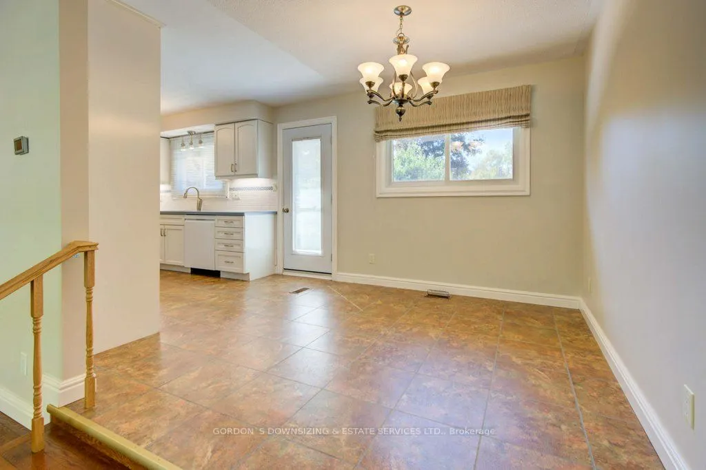 261 Colonial Road