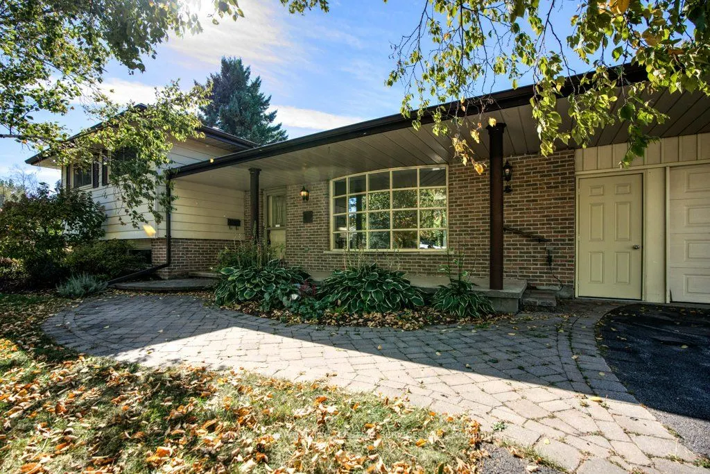 261 Colonial Road