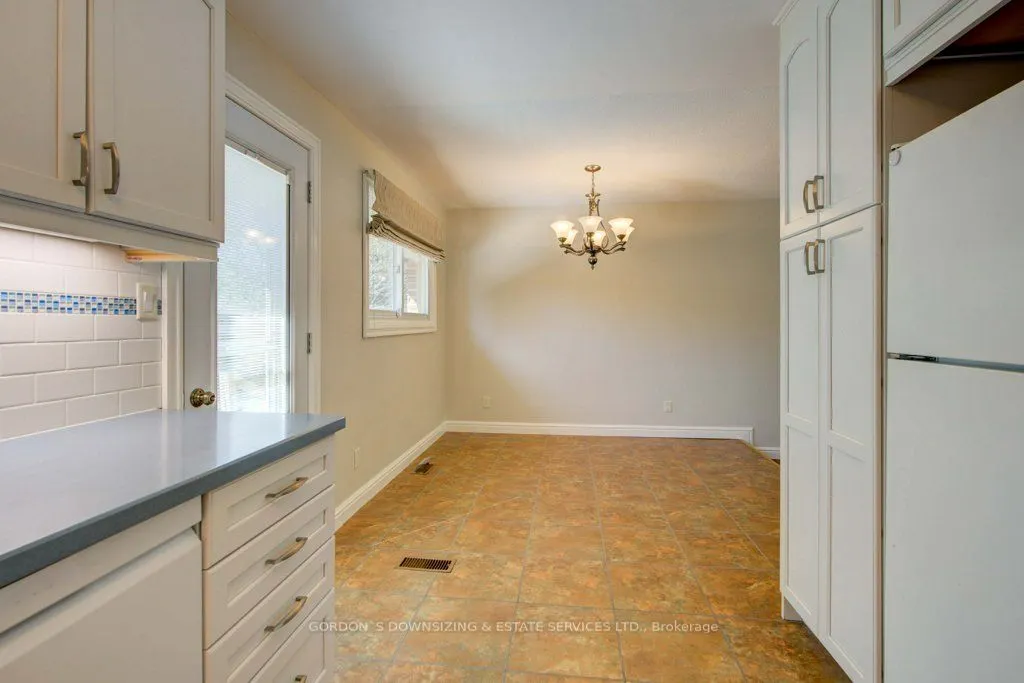 261 Colonial Road