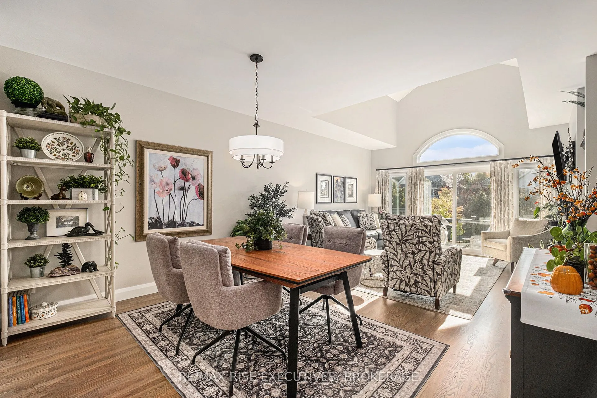 8 Kinmount Private