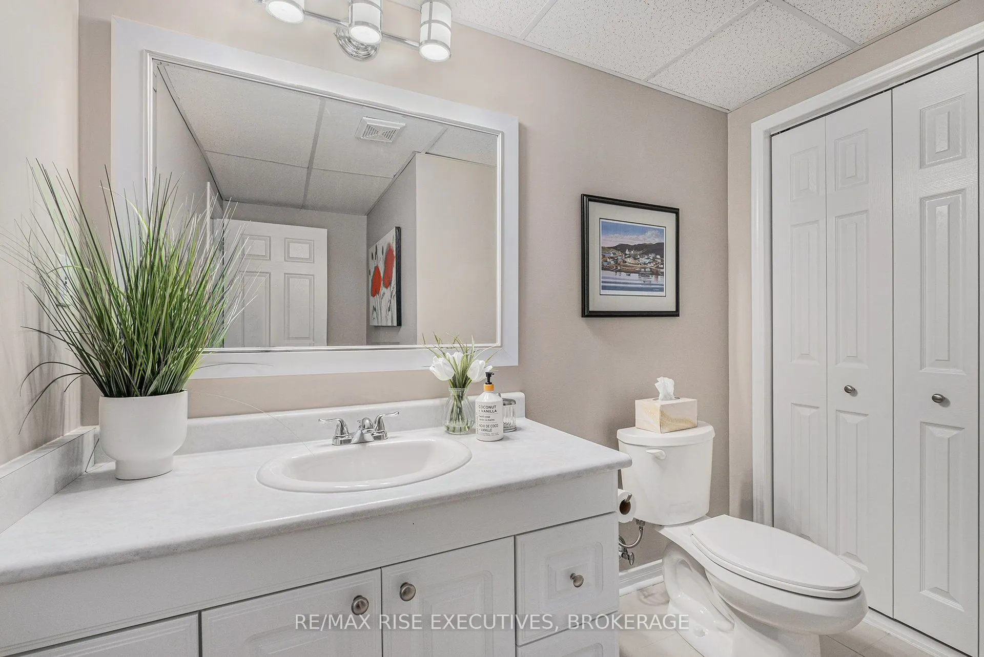 8 Kinmount Private