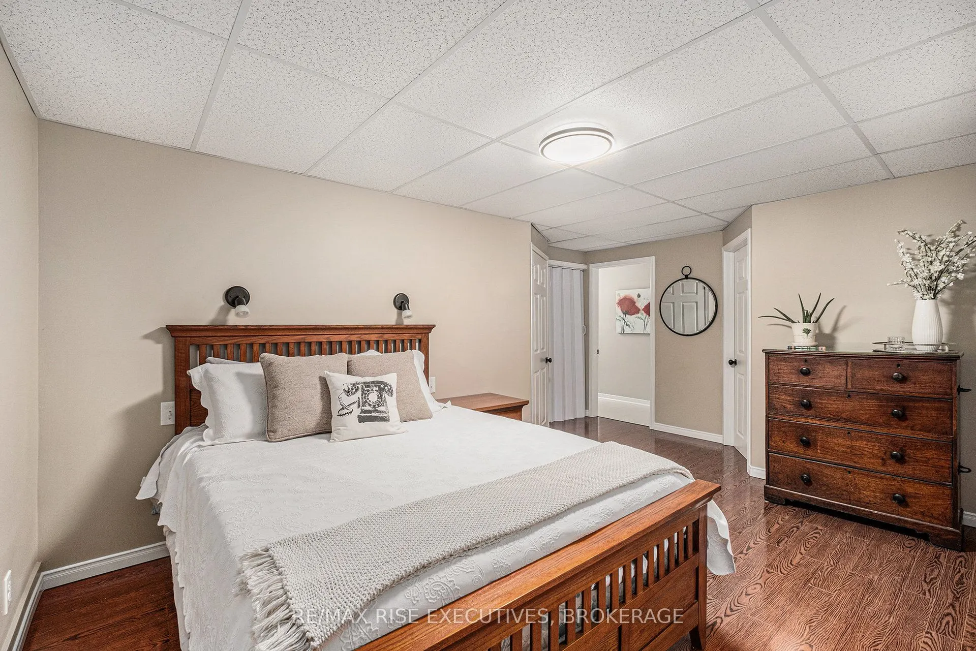 8 Kinmount Private