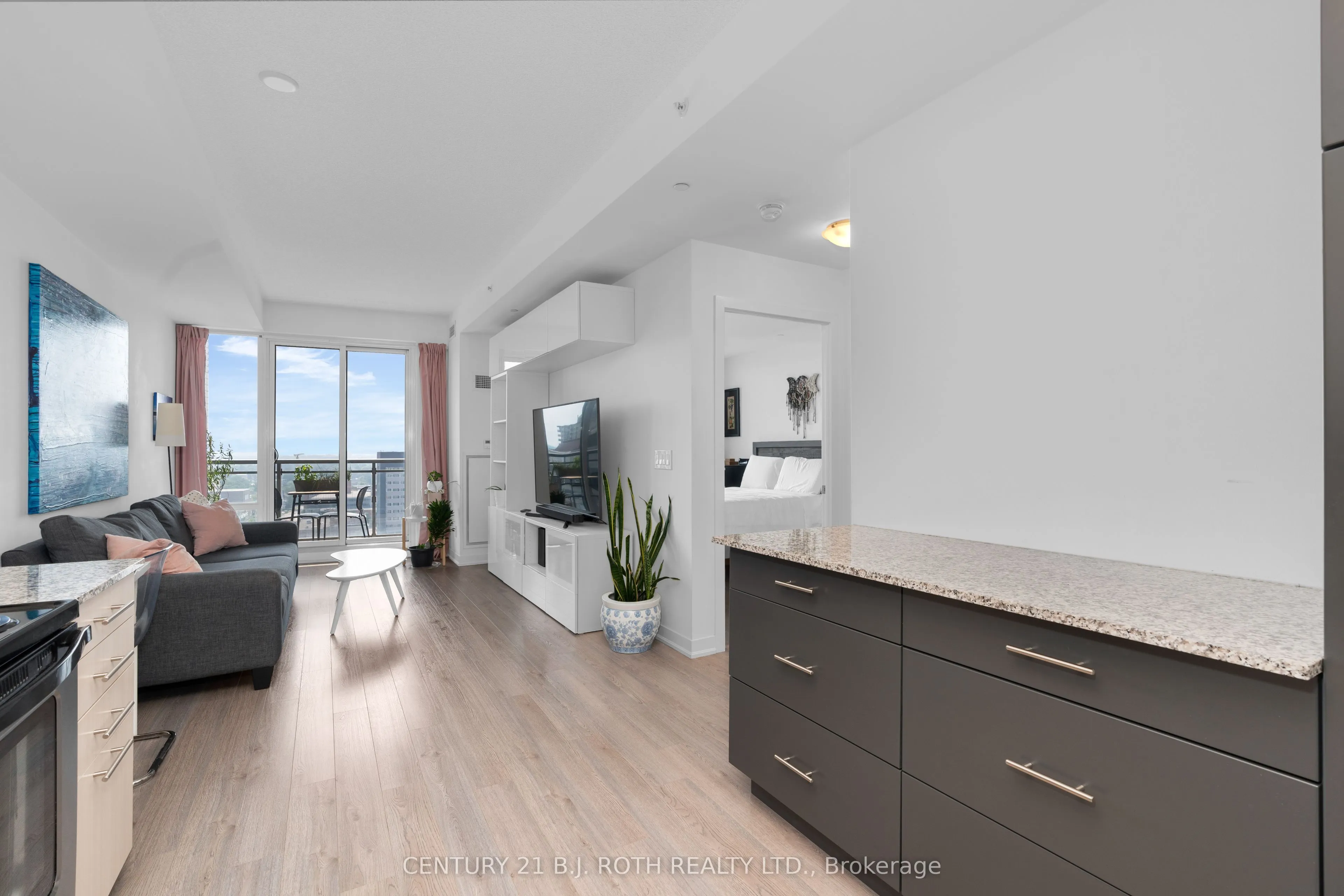85 Duke Street W, #1507