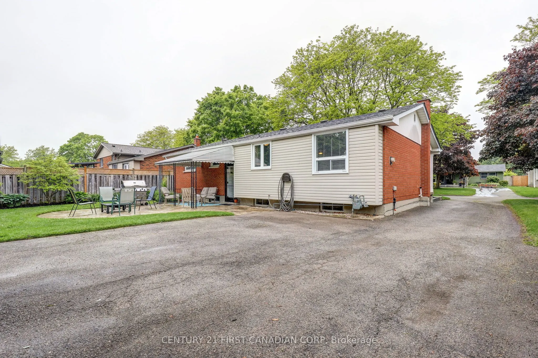 116 Downing Crescent