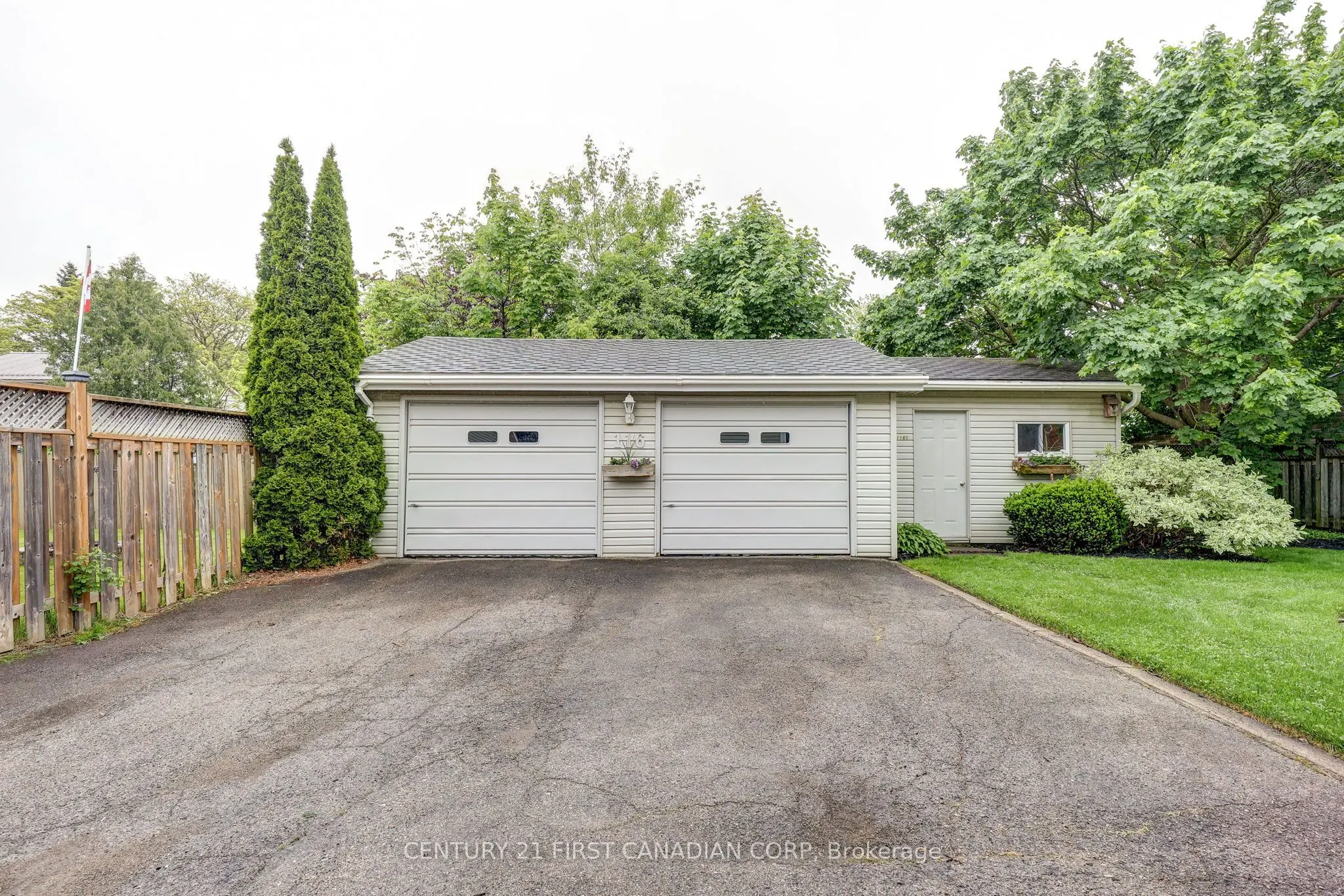 116 Downing Crescent