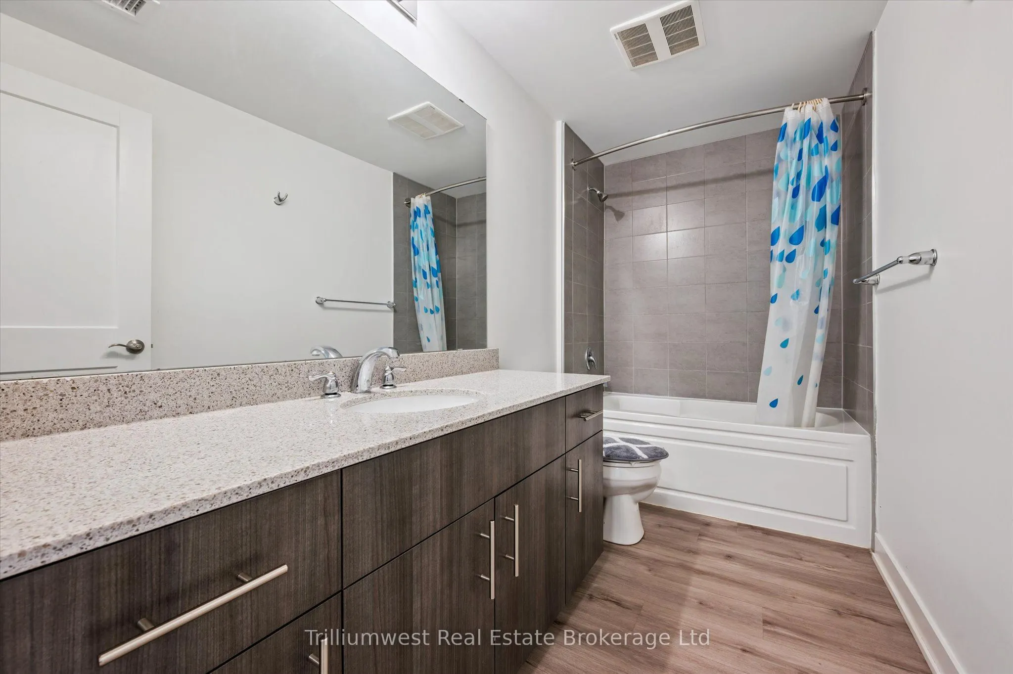 110 Fergus Avenue, #423