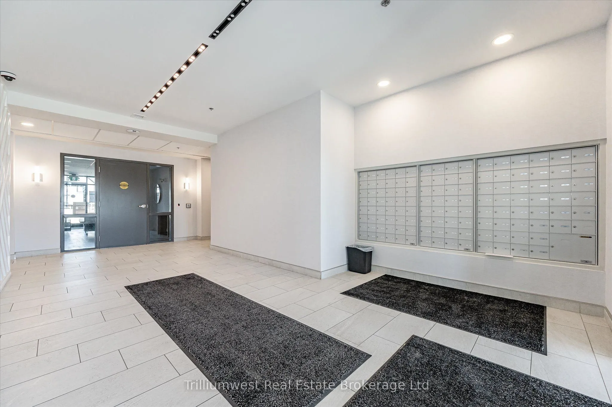 110 Fergus Avenue, #423
