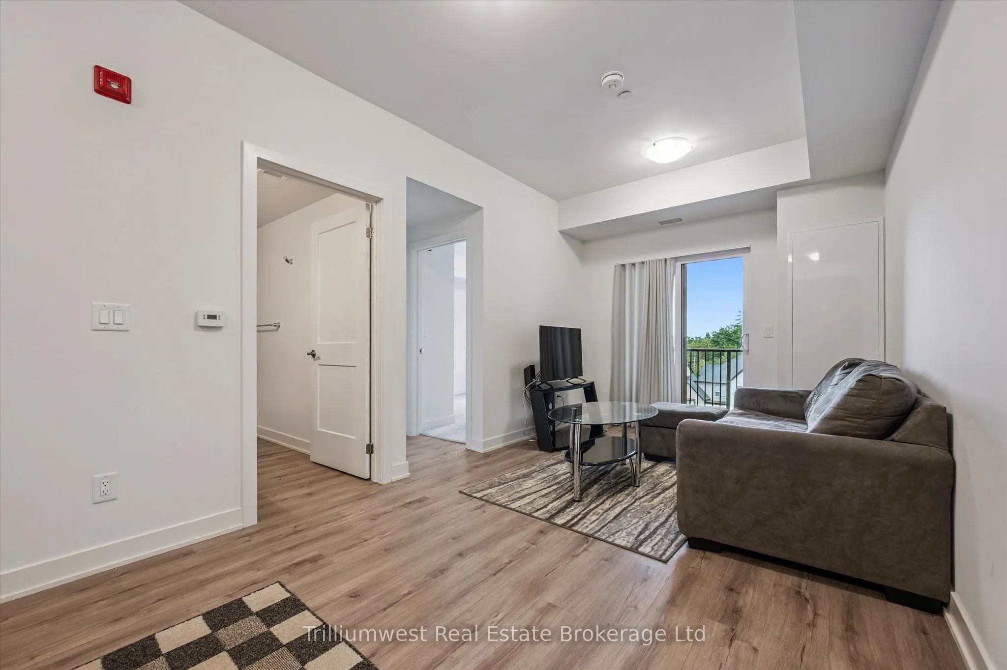 110 Fergus Avenue, #423