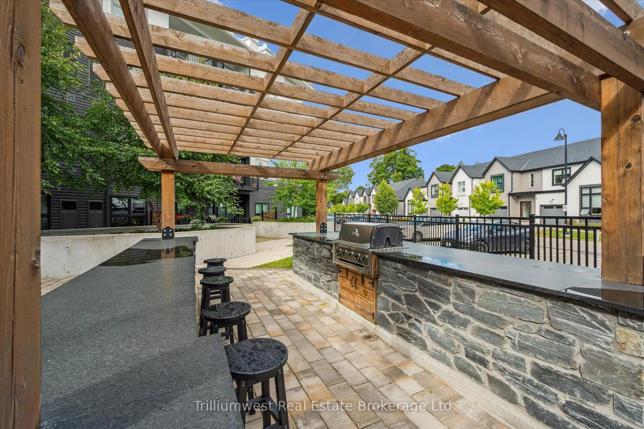 110 Fergus Avenue, #423