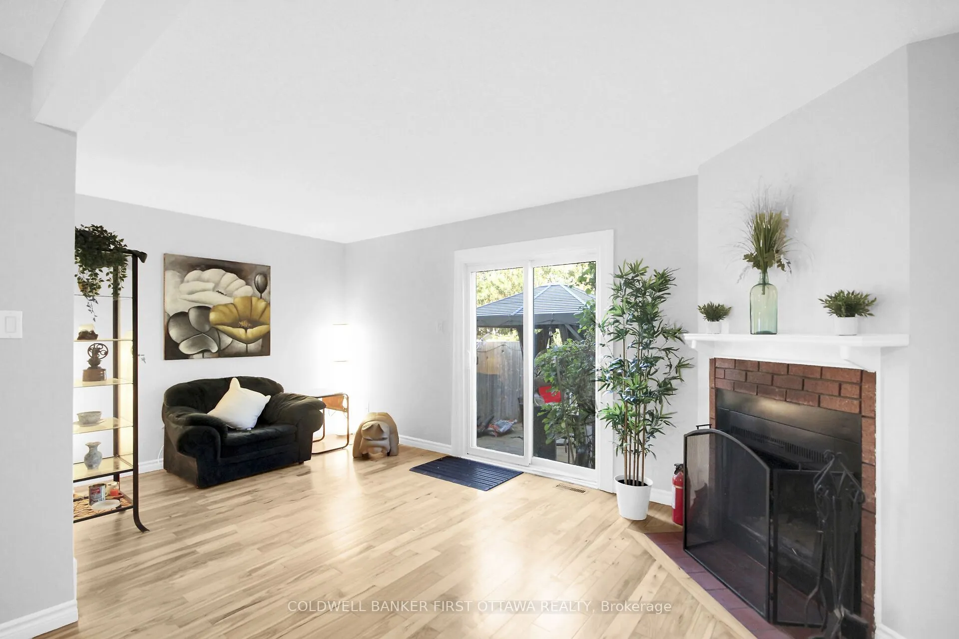 1466 Foxwell Street N, #28