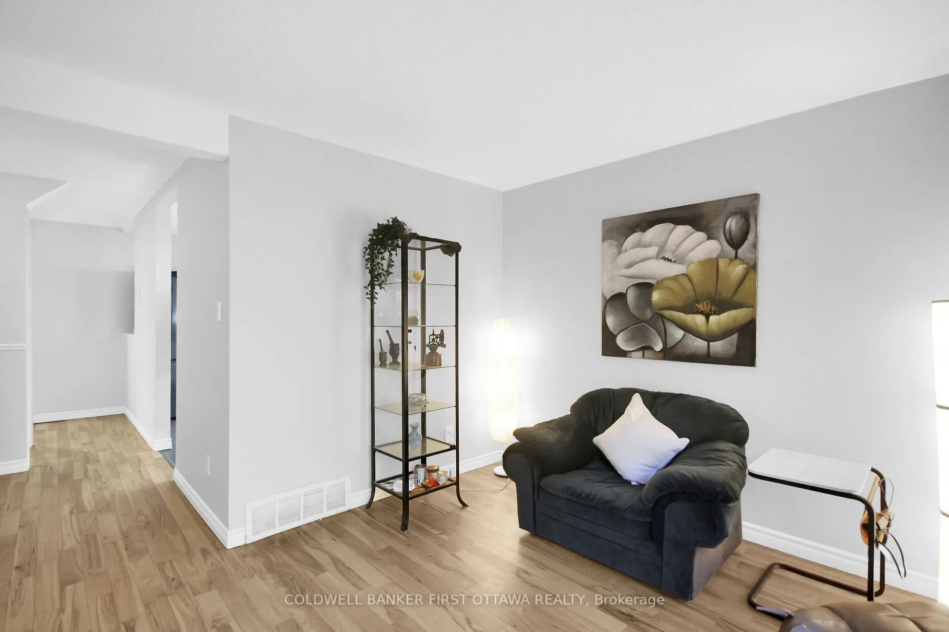 1466 Foxwell Street N, #28